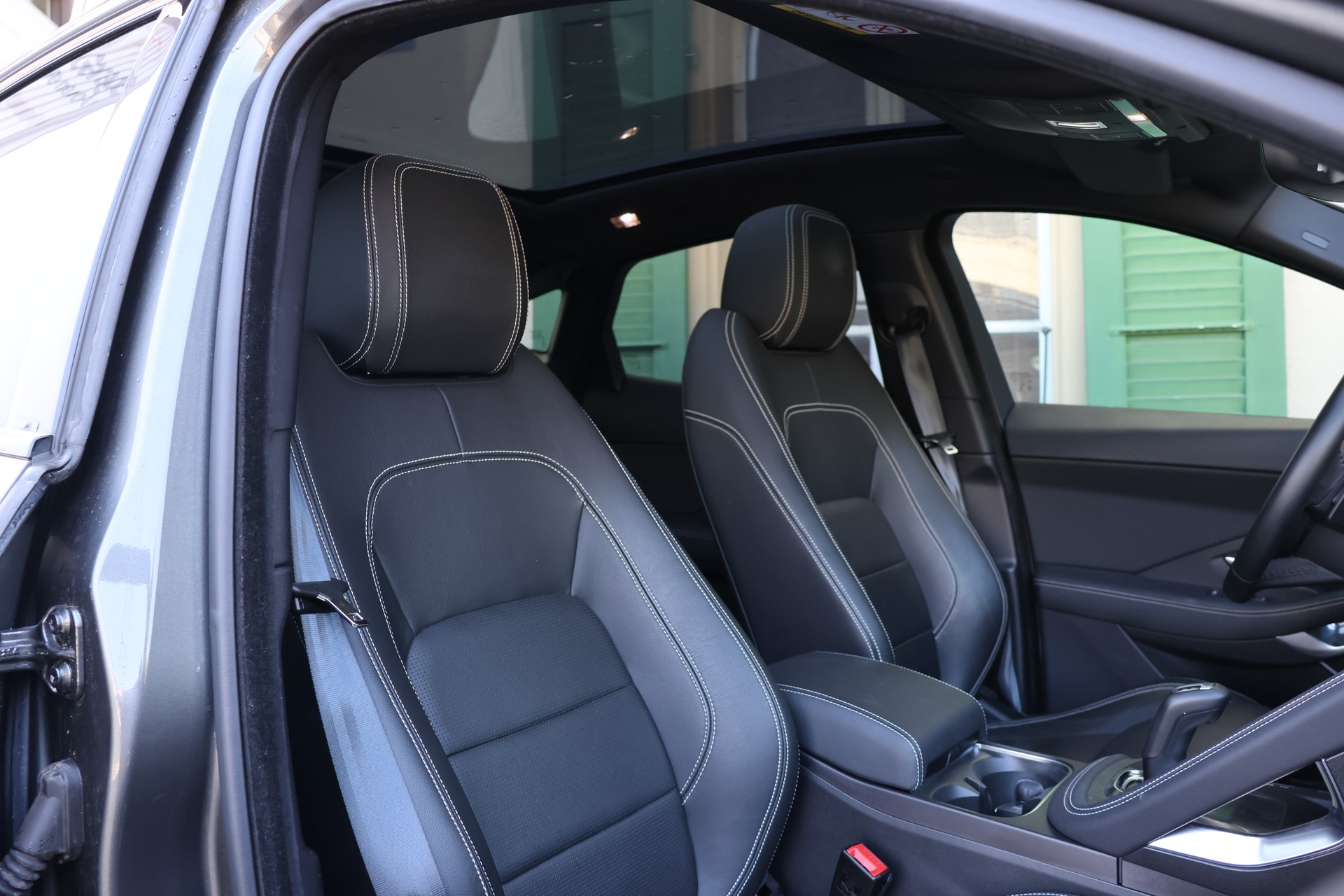 JAGUAR E-Pace 2.0d D180 R-Dynamic SE AWD Automatik-image-10