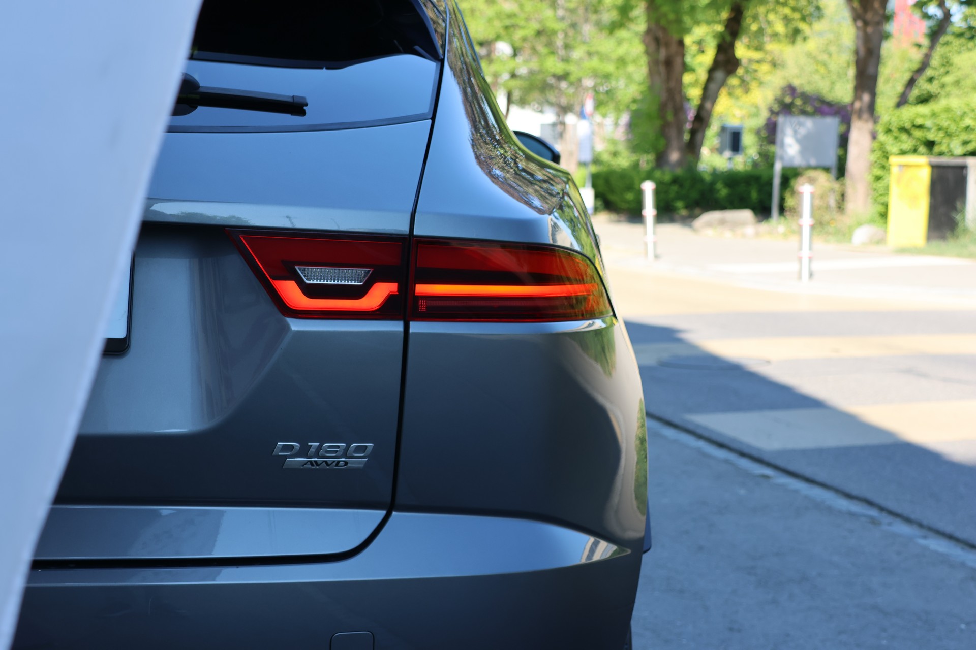 JAGUAR E-Pace 2.0d D180 R-Dynamic SE AWD Automatik-image-6