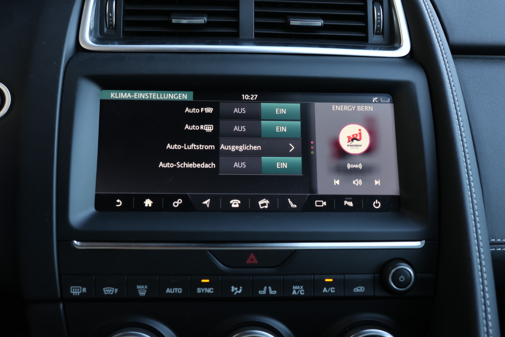 JAGUAR E-Pace 2.0d D180 R-Dynamic SE AWD Automatik-image-17