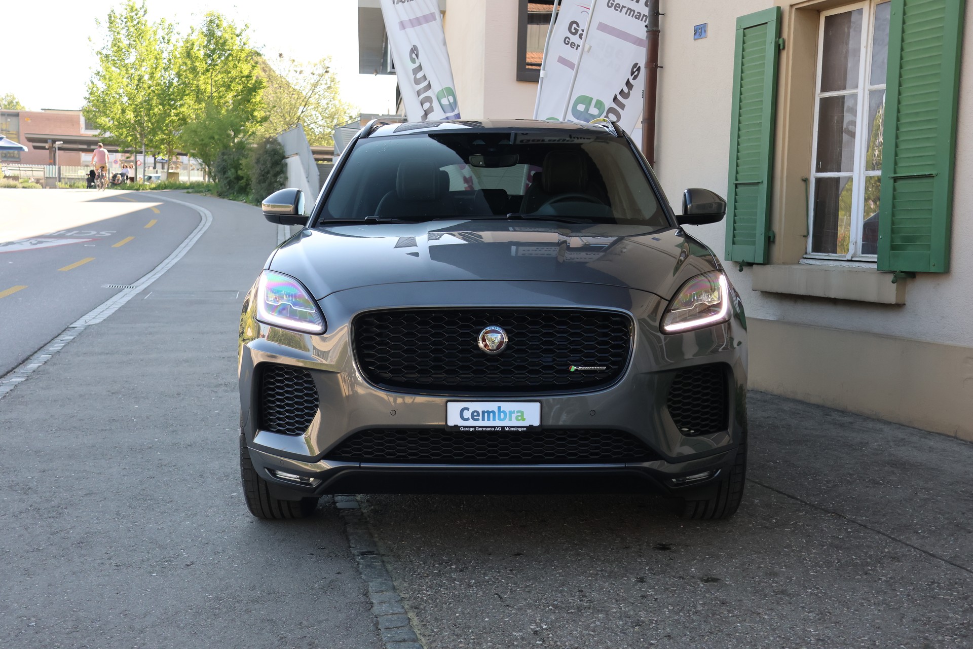 JAGUAR E-Pace 2.0d D180 R-Dynamic SE AWD Automatik-image-1