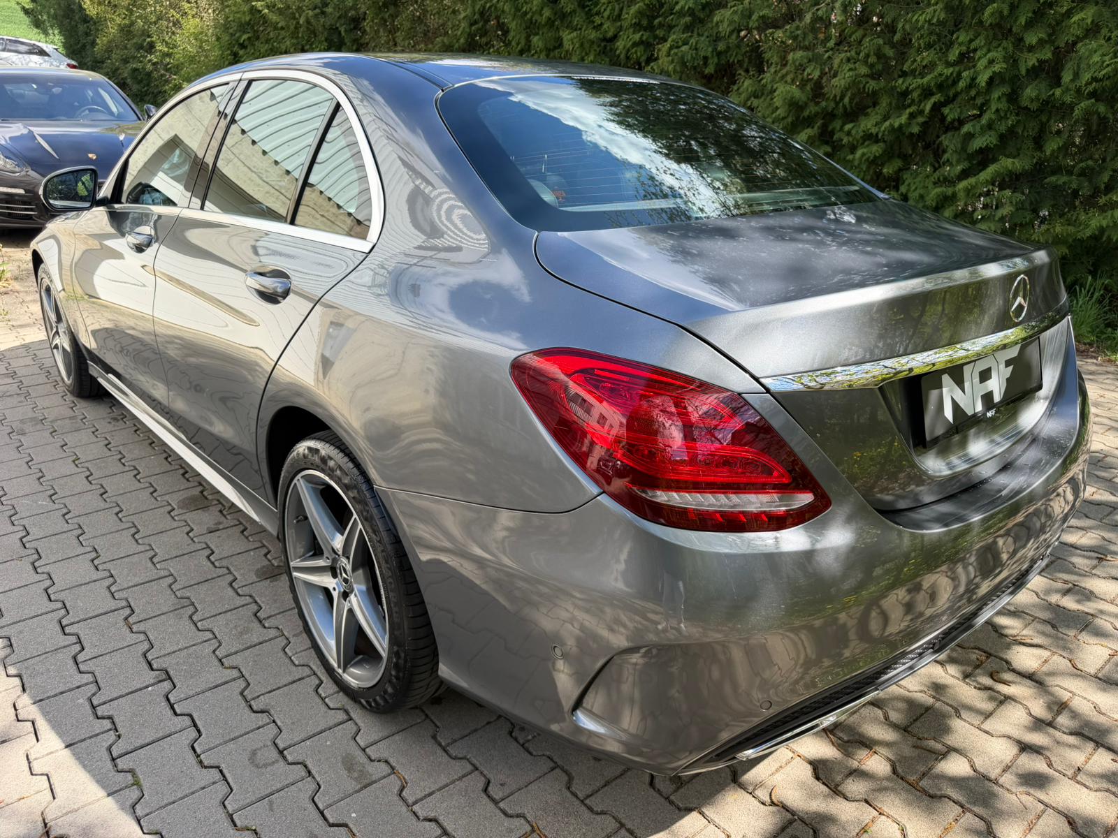 MERCEDES-BENZ C 250 d Swiss Star AMG Line 4Matic 9G-Tronic-image-2