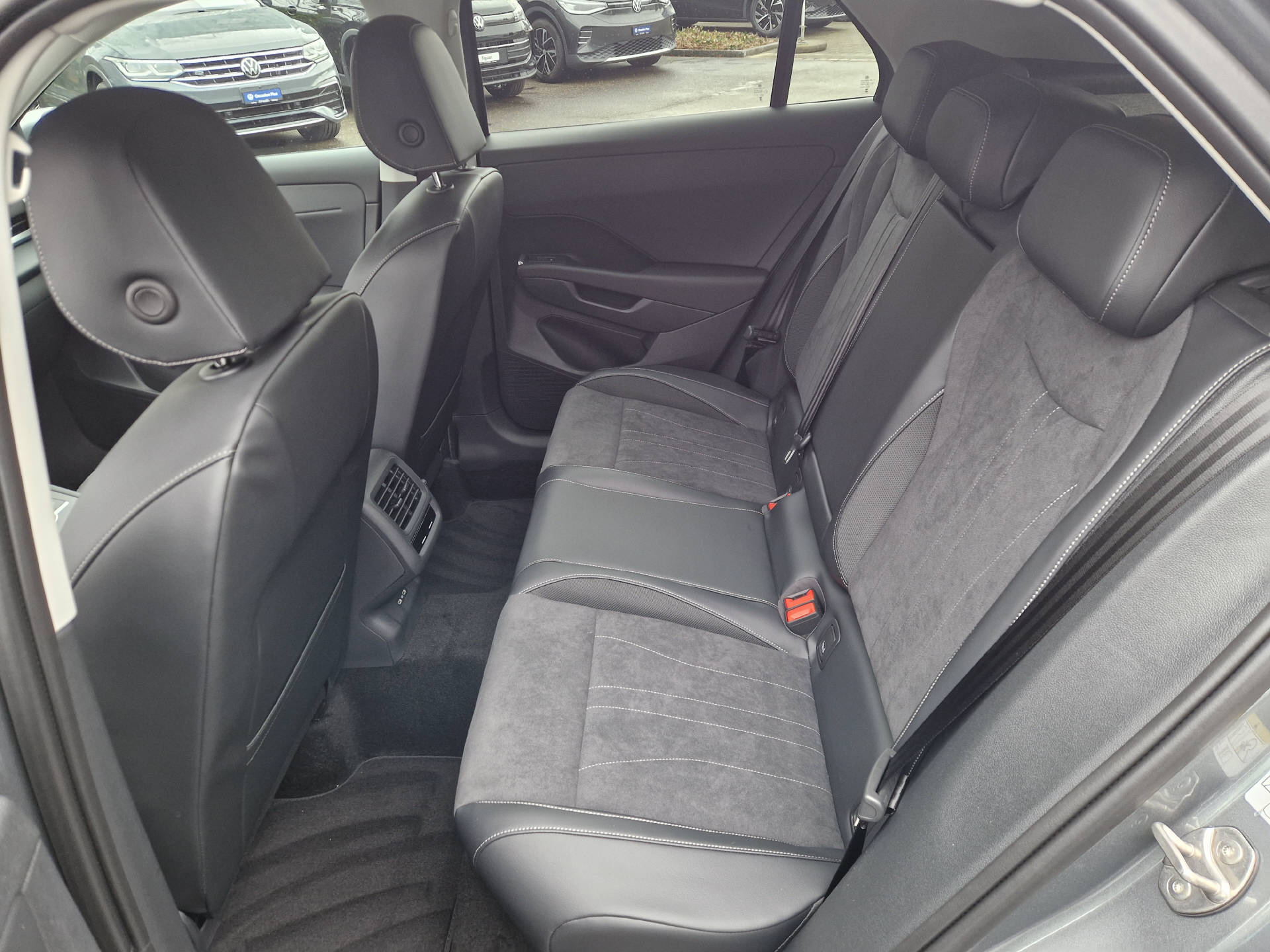 VW T-Roc 1.5 eTSI Style DSG-image-7