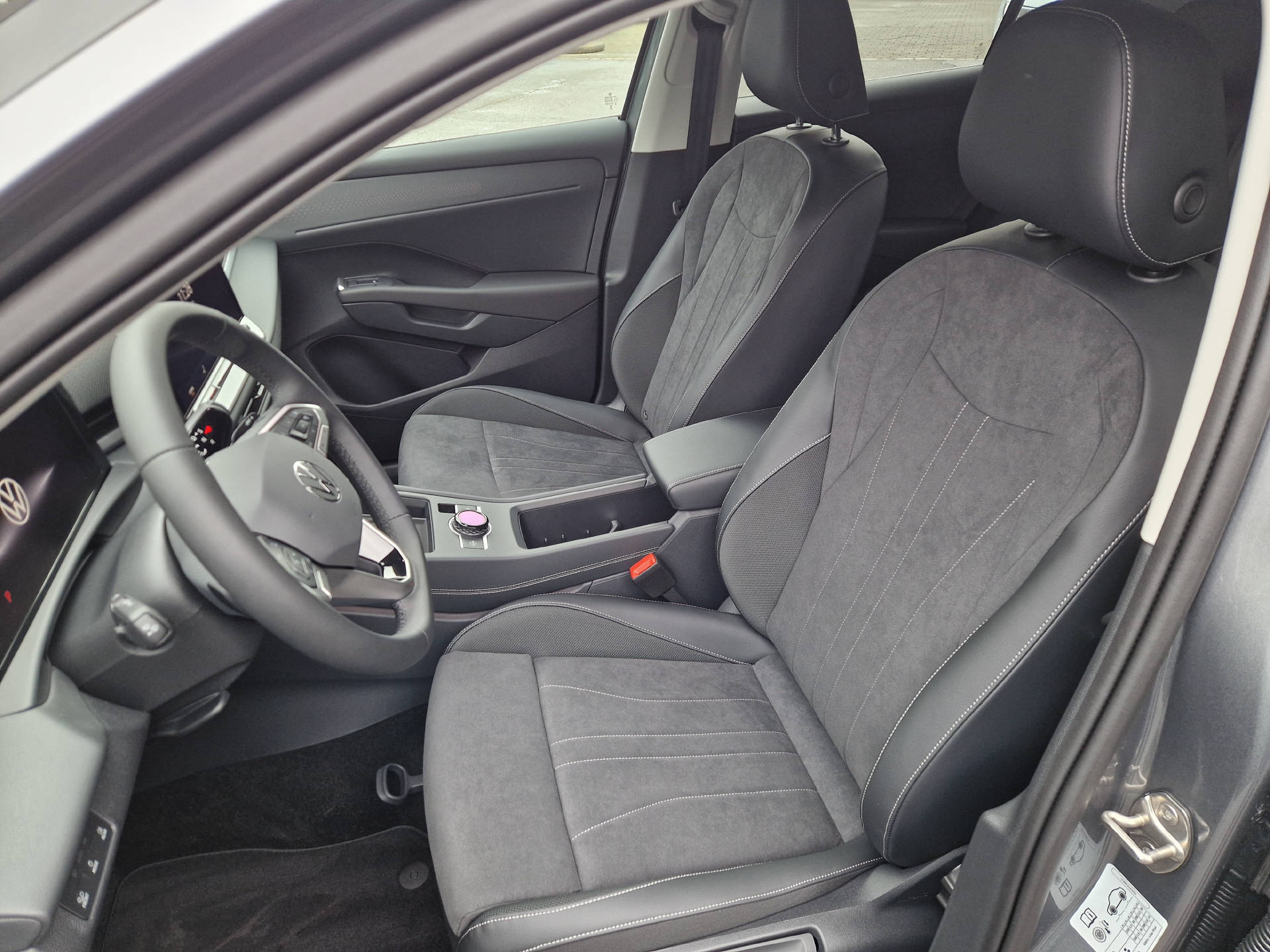 VW T-Roc 1.5 eTSI Style DSG-image-6