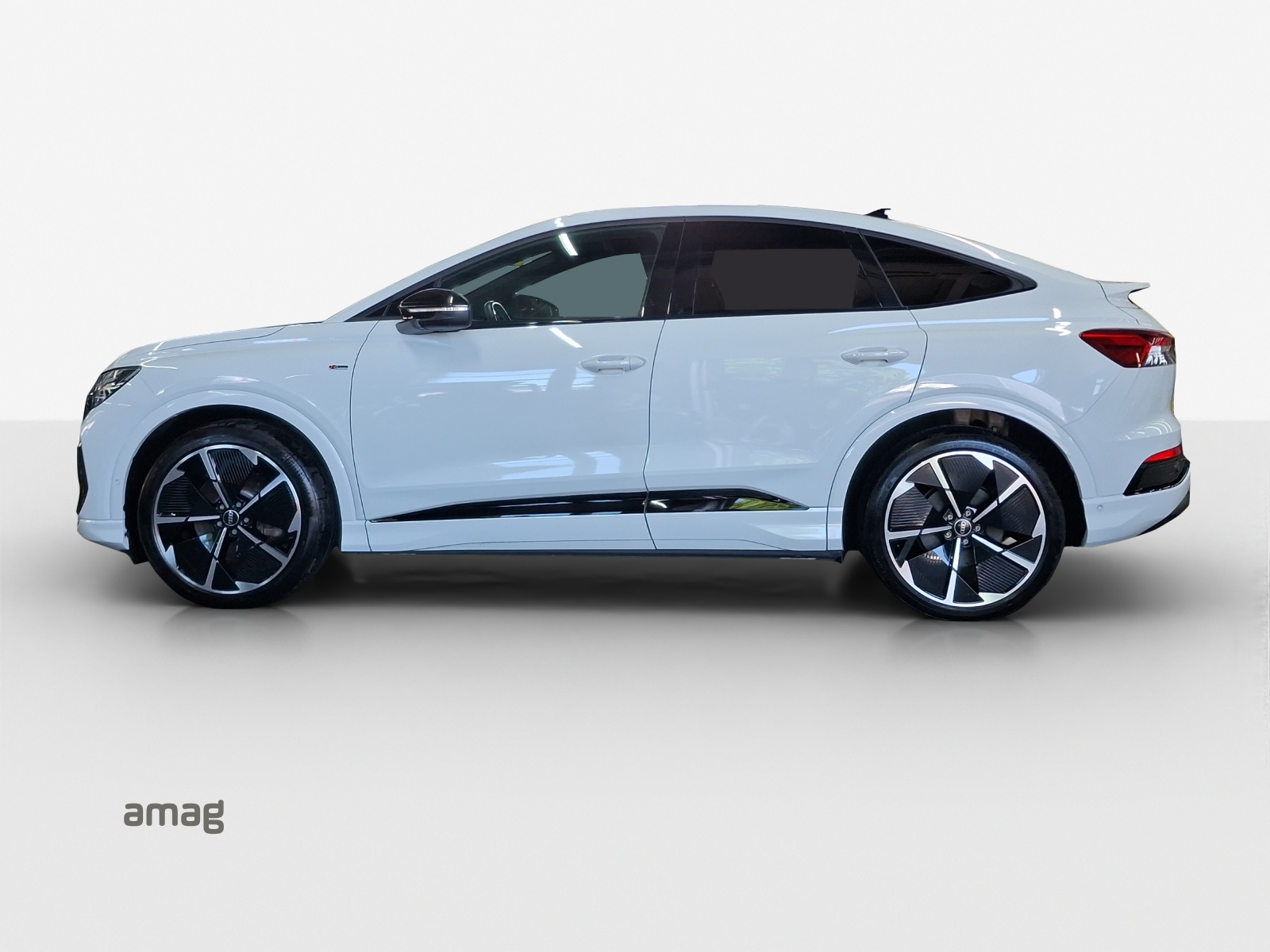 AUDI Q4 Sportback e-tron 50 quattro-image-1