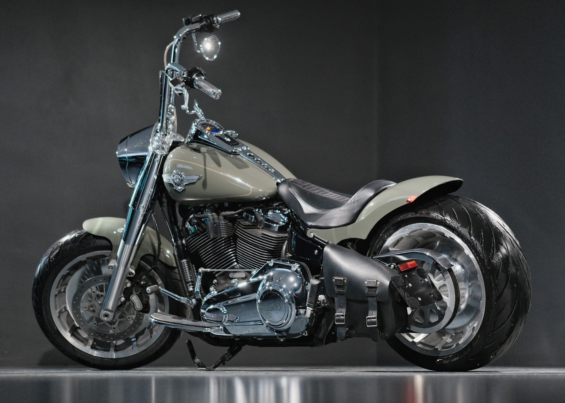 HARLEY-DAVIDSON FLFBS Fat Boy 114-showroom-element-3