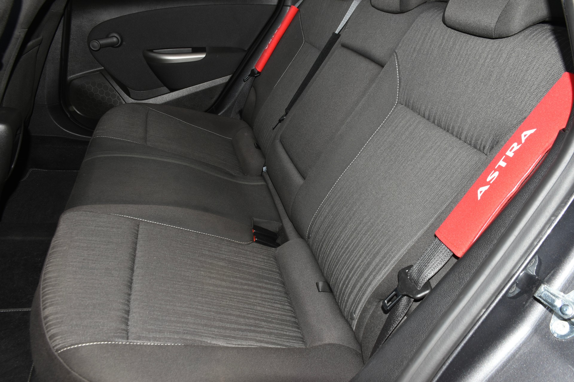 OPEL Astra 1.6i 16V Diamond Easytronic-showroom-element-3