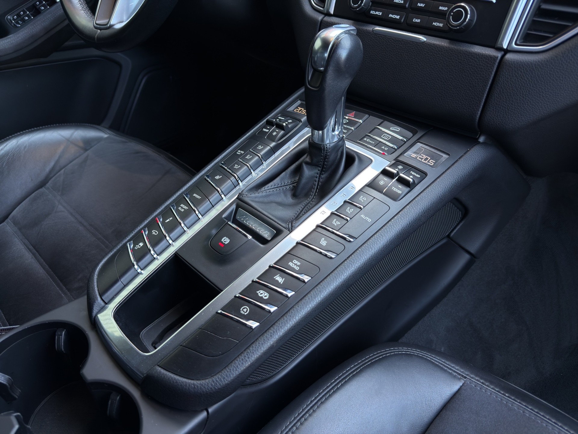 PORSCHE Macan GTS PDK-image-16