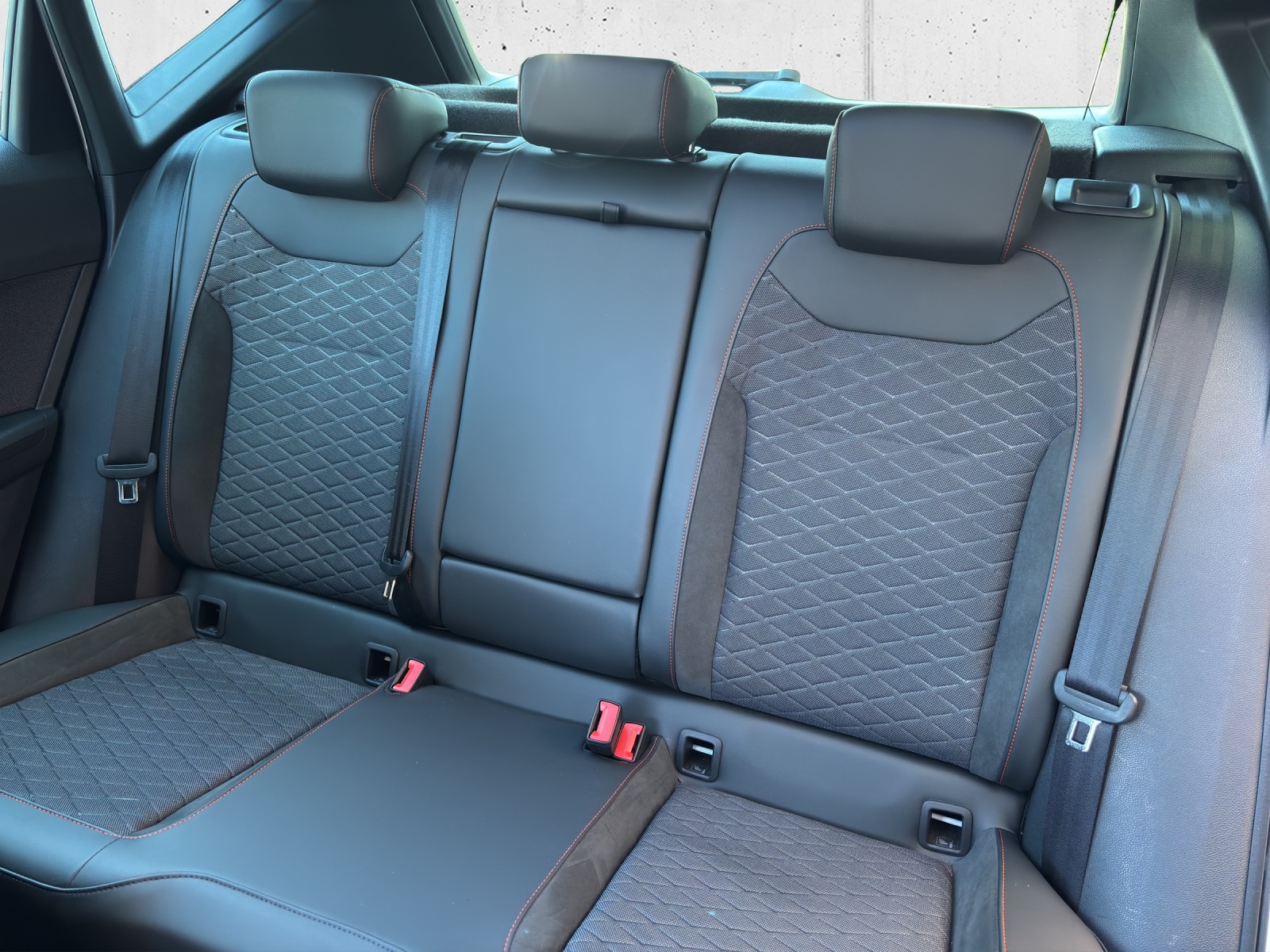 SEAT Ateca 2.0 TSI FR 4Drive DSG mit AHK & Panorama-Schiebe-/Ausstelldach-image-29