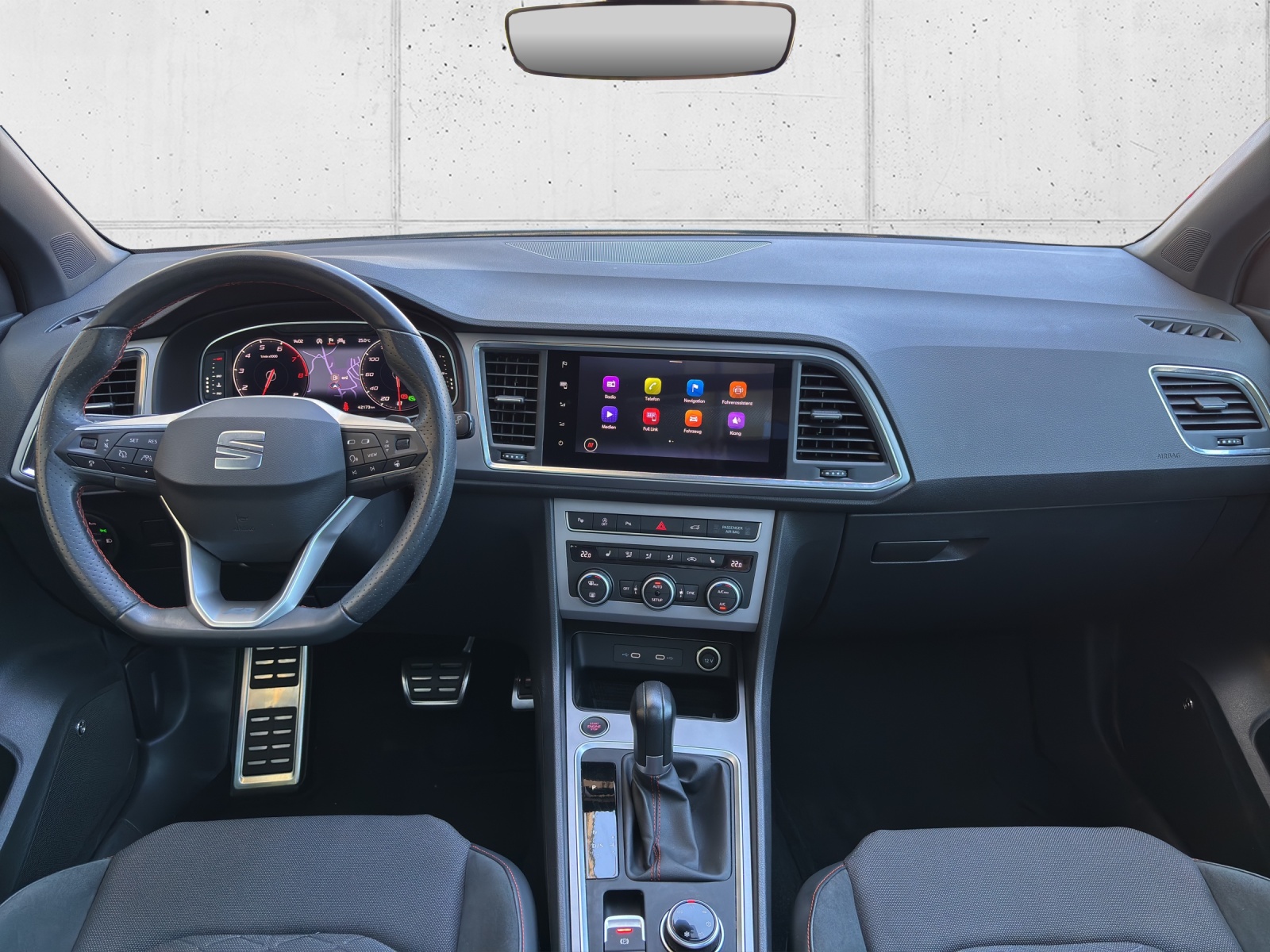 SEAT Ateca 2.0 TSI FR 4Drive DSG mit AHK & Panorama-Schiebe-/Ausstelldach-image-12