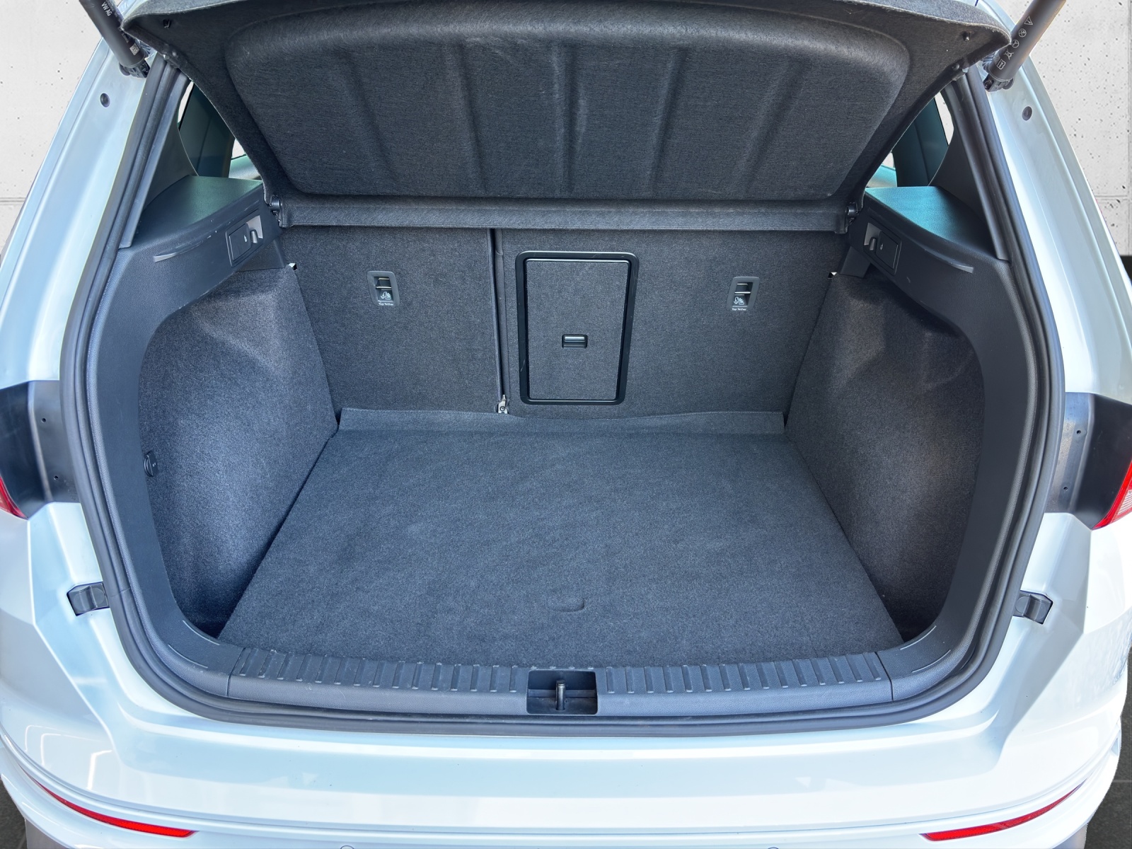 SEAT Ateca 2.0 TSI FR 4Drive DSG mit AHK & Panorama-Schiebe-/Ausstelldach-image-7