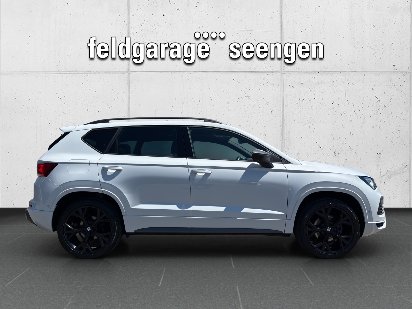 SEAT Ateca 2.0 TSI FR 4Drive DSG mit AHK & Panorama-Schiebe-/Ausstelldach-showroom-element-3