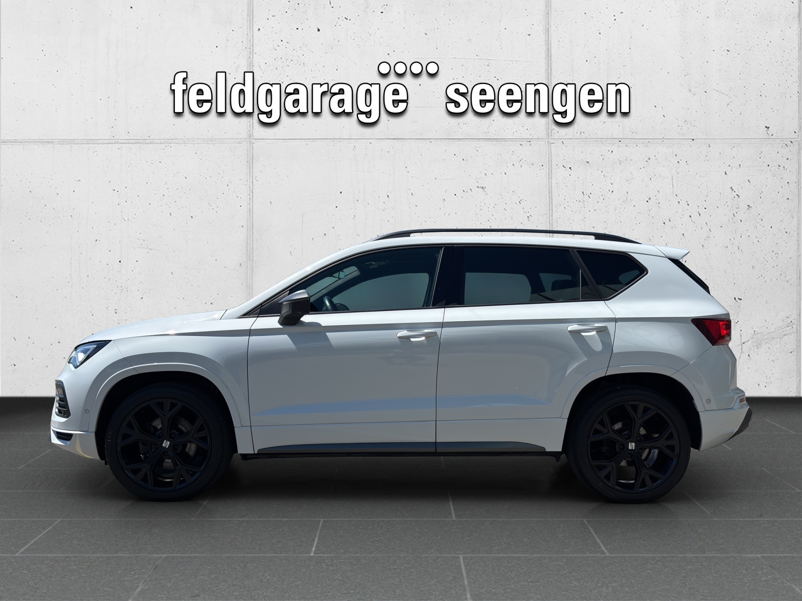 SEAT Ateca 2.0 TSI FR 4Drive DSG mit AHK & Panorama-Schiebe-/Ausstelldach-showroom-element-1