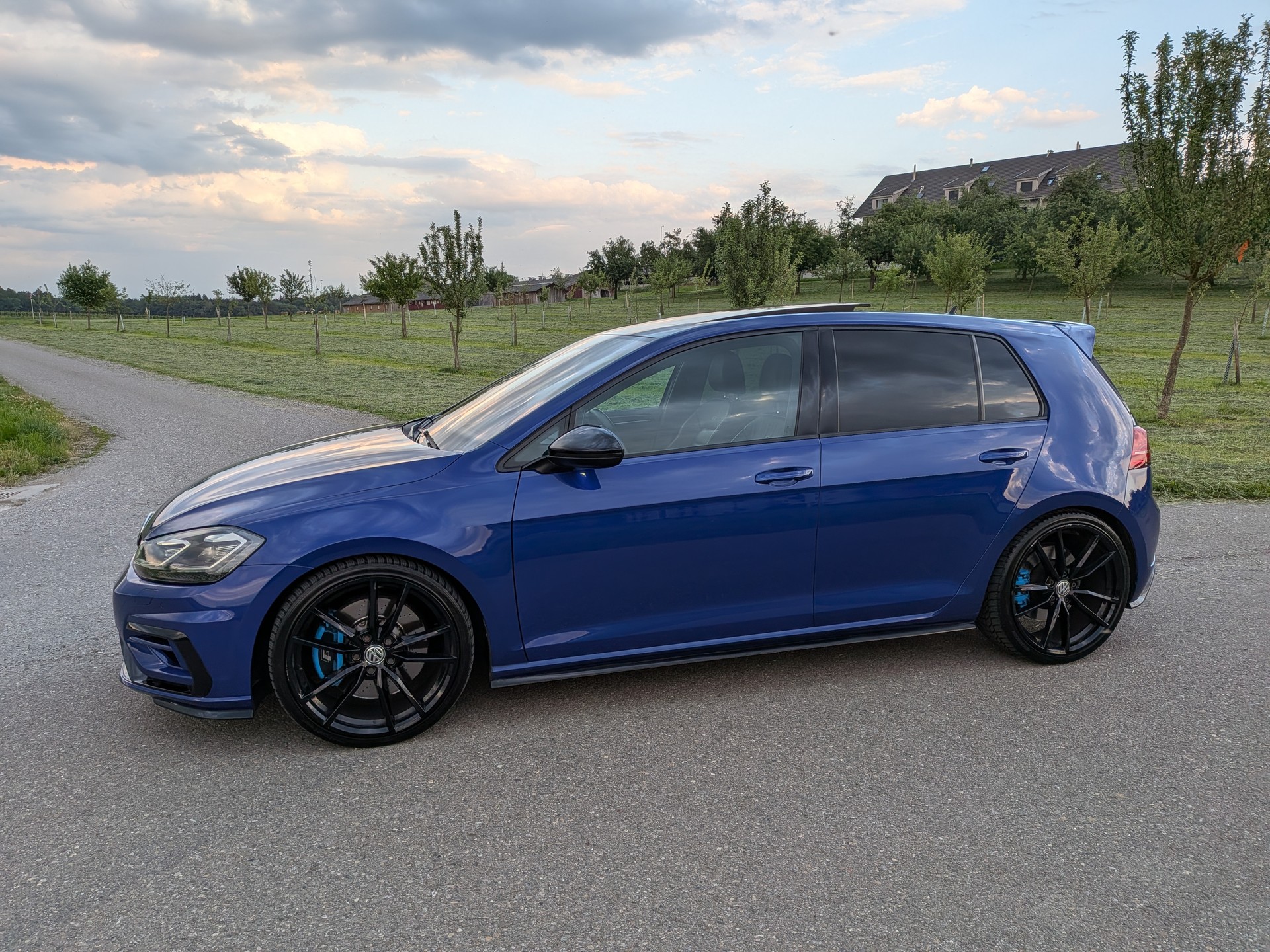 VW Golf 2.0 TSI R 4Motion DSG-showroom-element-2