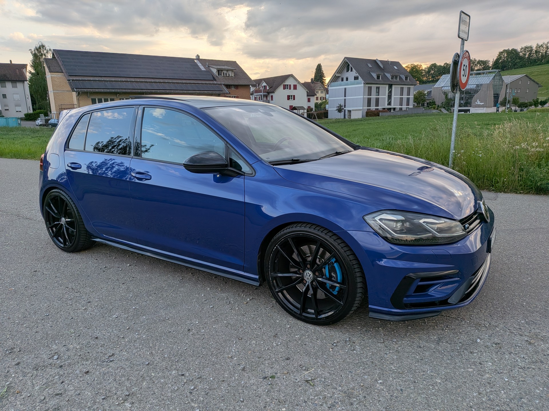 VW Golf 2.0 TSI R 4Motion DSG-showroom-element-3