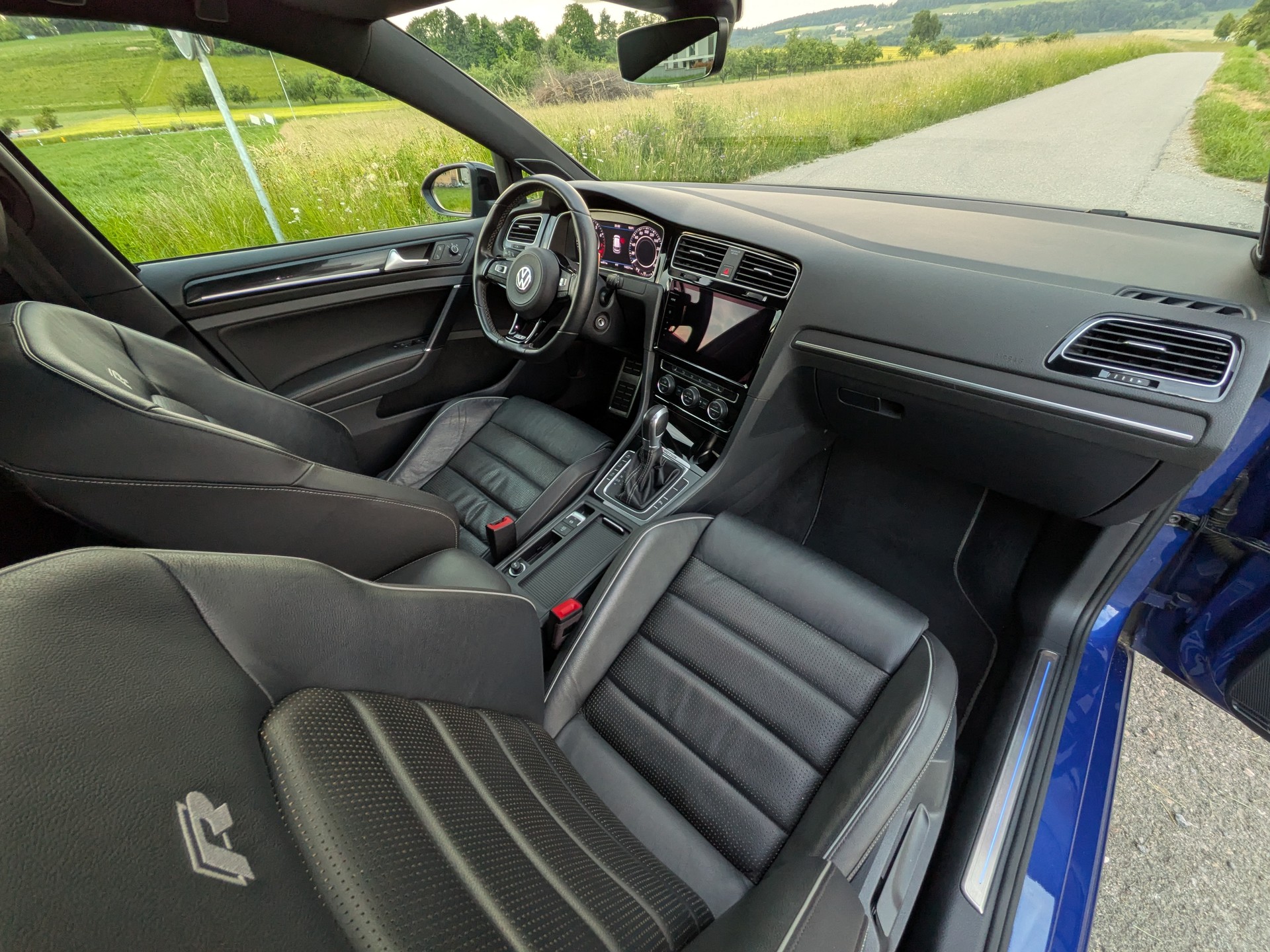 VW Golf 2.0 TSI R 4Motion DSG-image-16