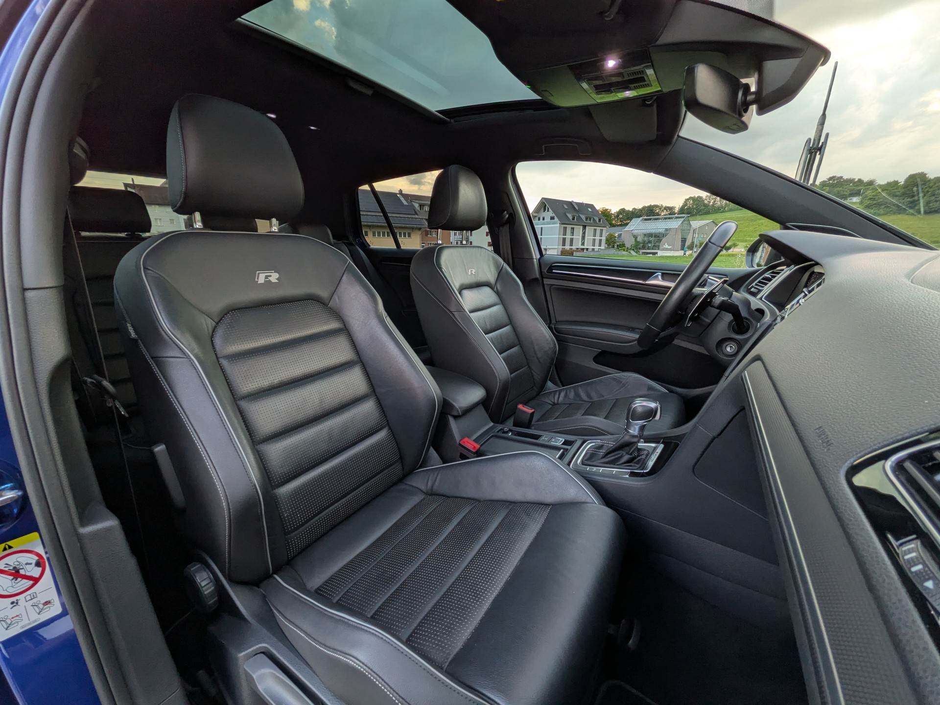 VW Golf 2.0 TSI R 4Motion DSG-image-15