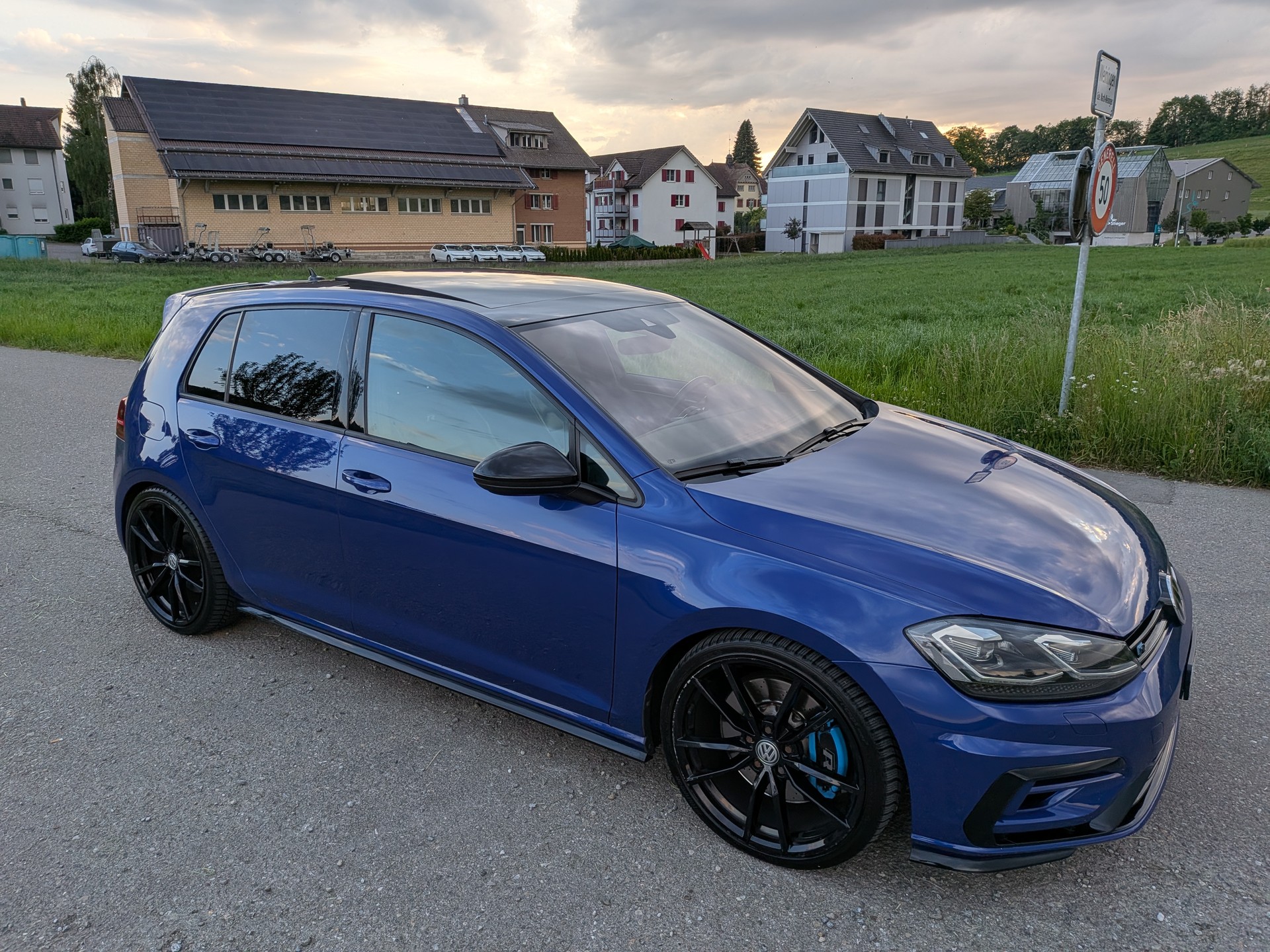 VW Golf 2.0 TSI R 4Motion DSG-image-7
