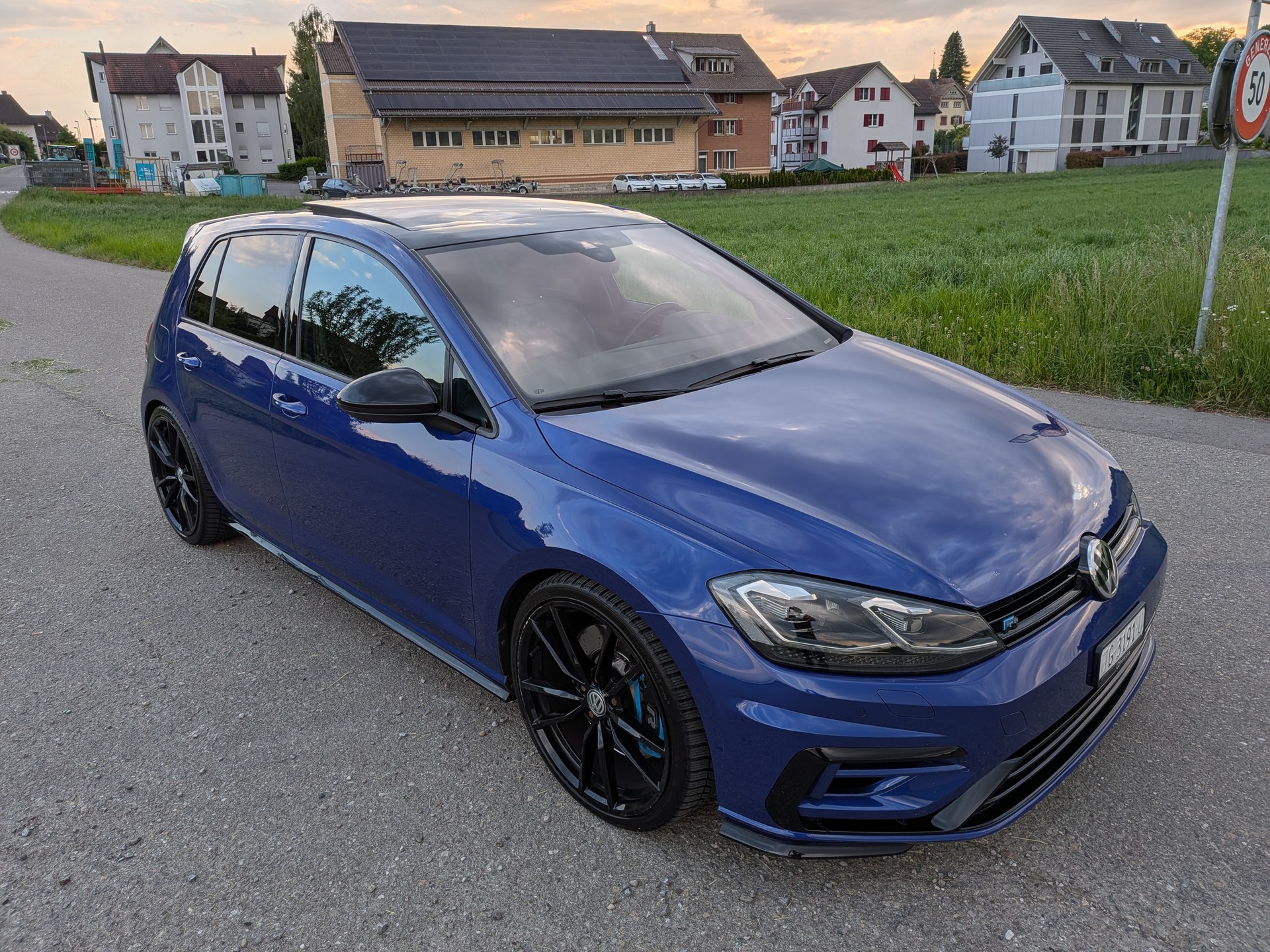 VW Golf 2.0 TSI R 4Motion DSG-showroom-element-1