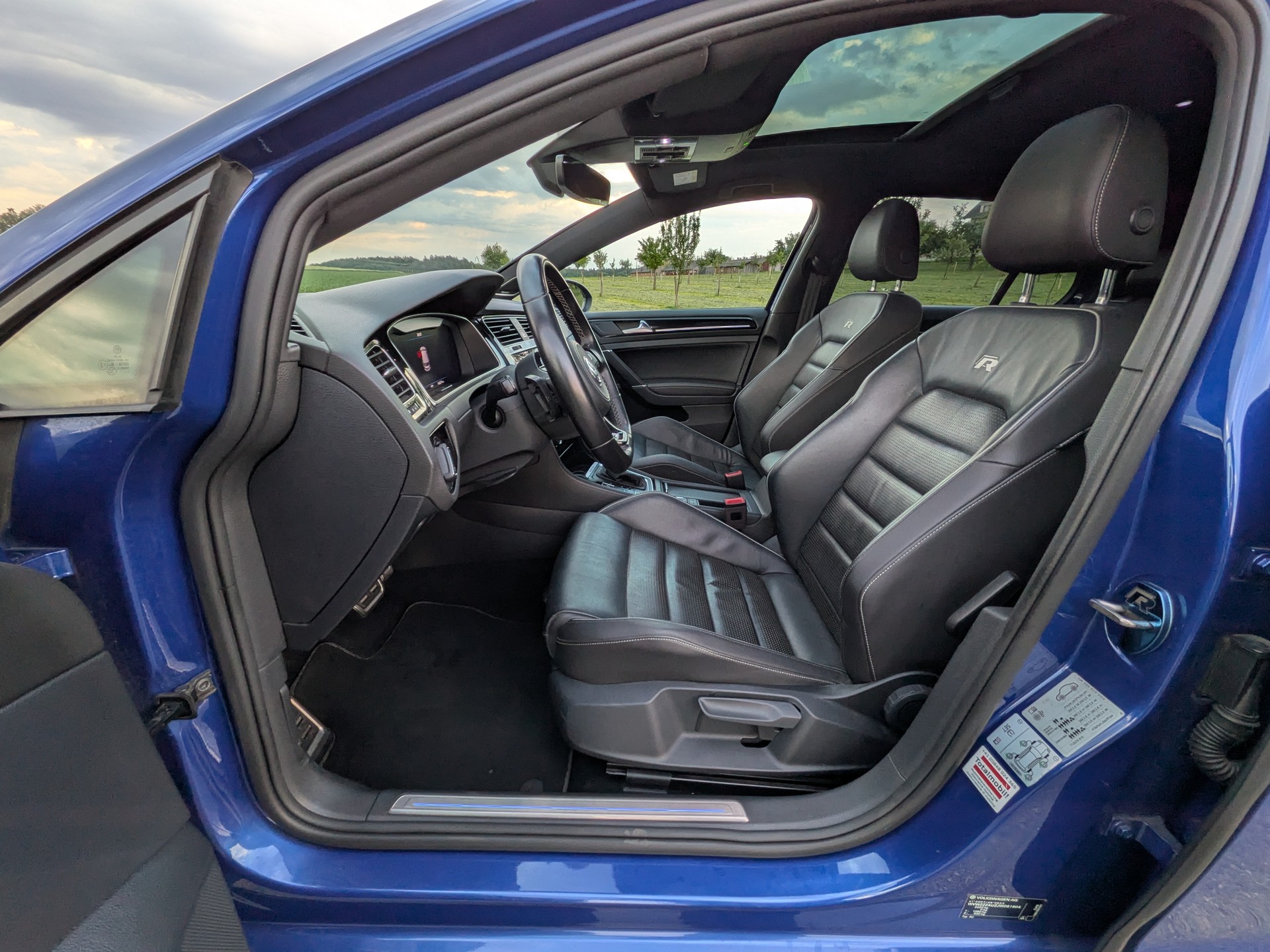 VW Golf 2.0 TSI R 4Motion DSG-image-13