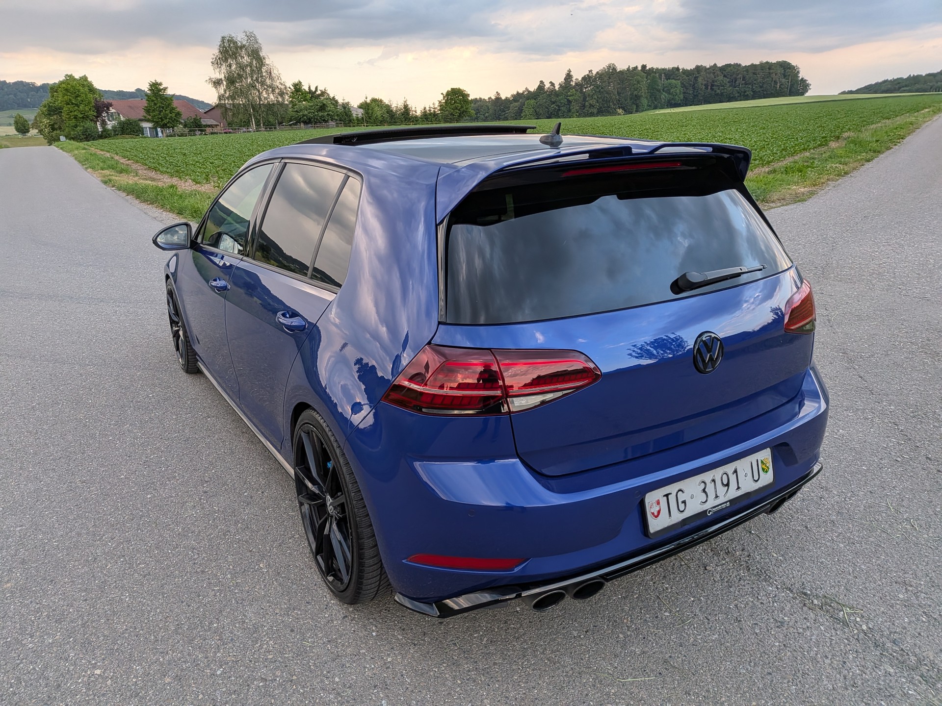 VW Golf 2.0 TSI R 4Motion DSG-image-11