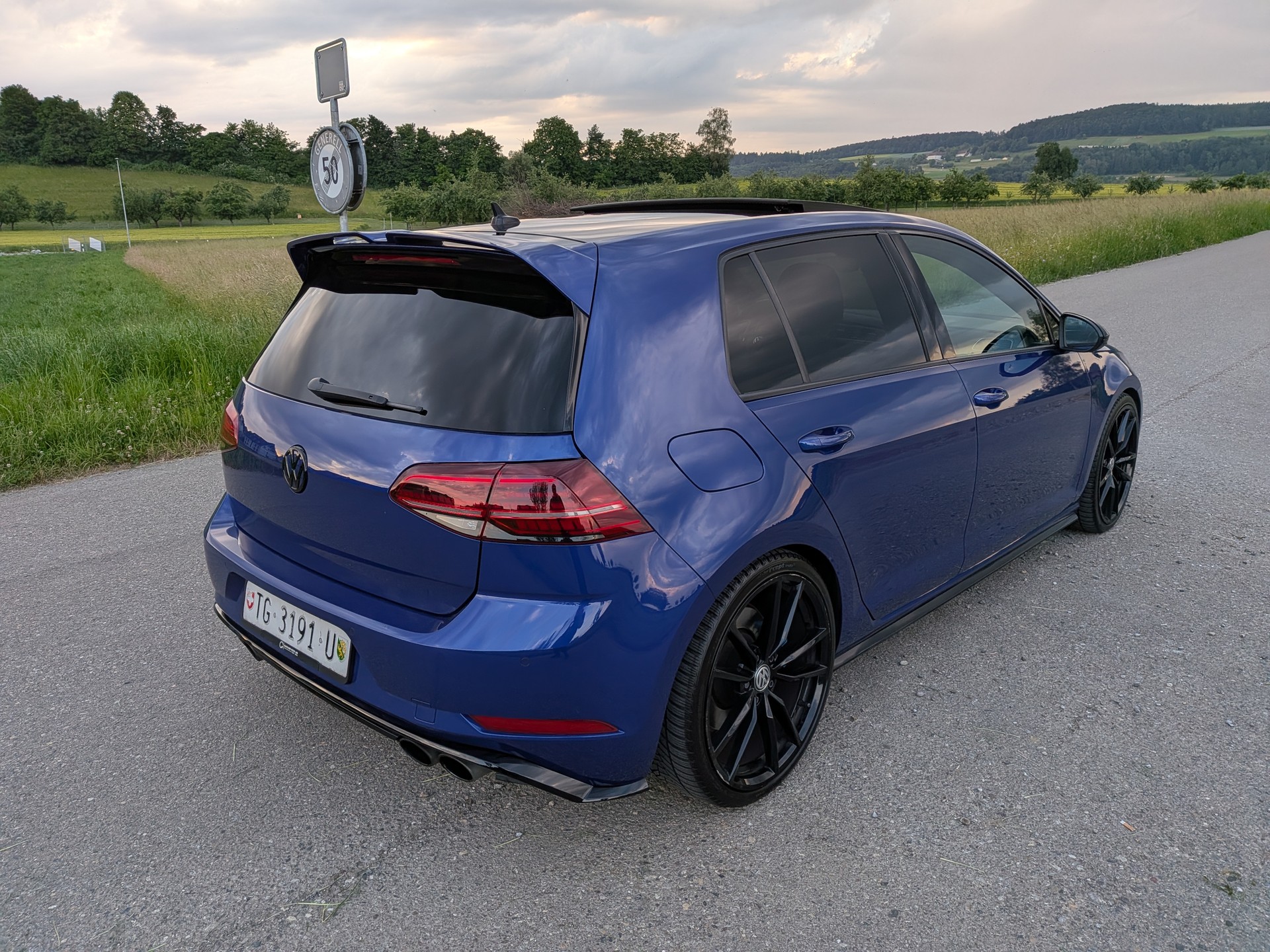 VW Golf 2.0 TSI R 4Motion DSG-image-10