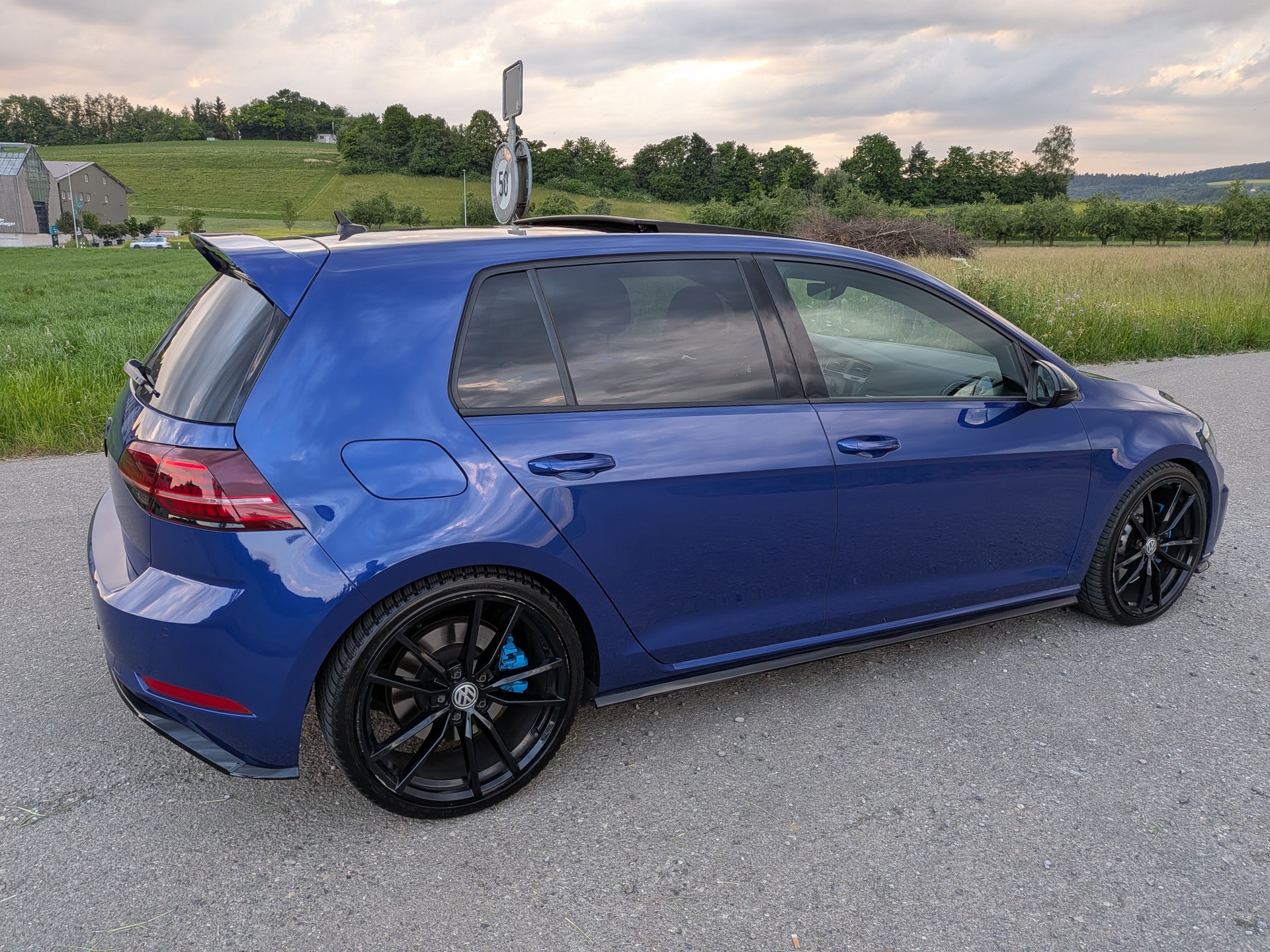 VW Golf 2.0 TSI R 4Motion DSG-image-8
