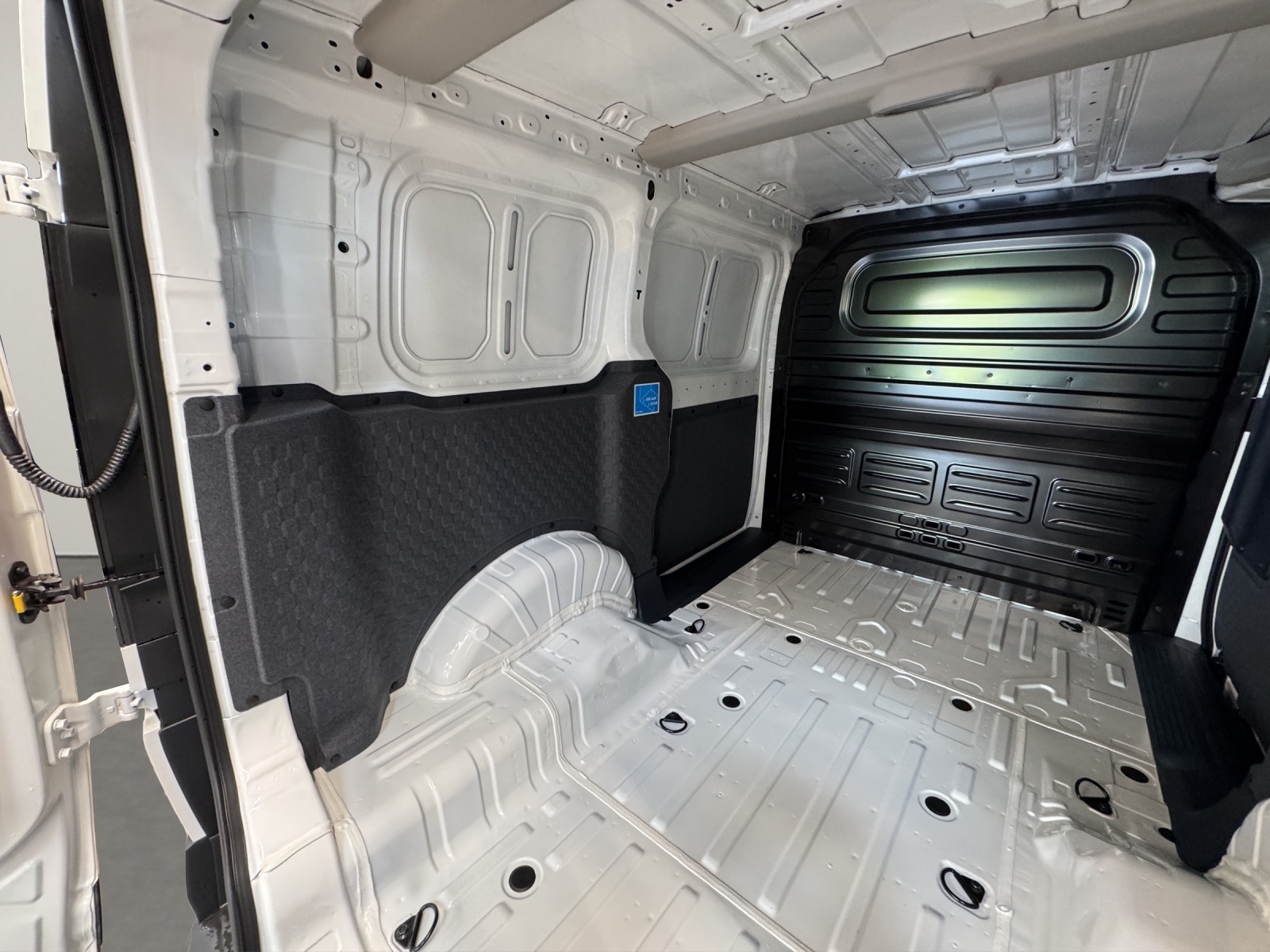KIA PV5 Cargo 71.2 kWh Plus-image-14