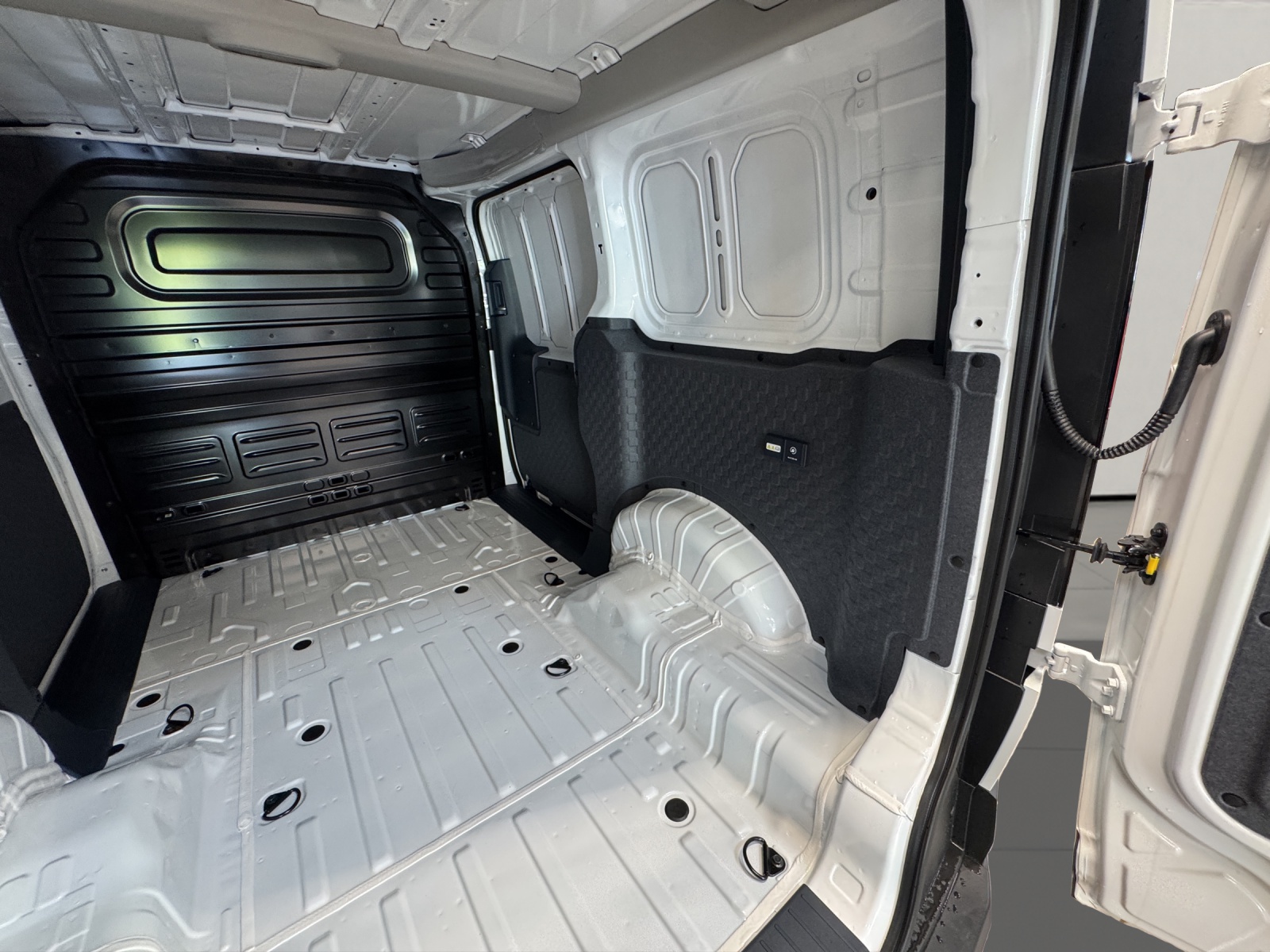 KIA PV5 Cargo 71.2 kWh Plus-image-13
