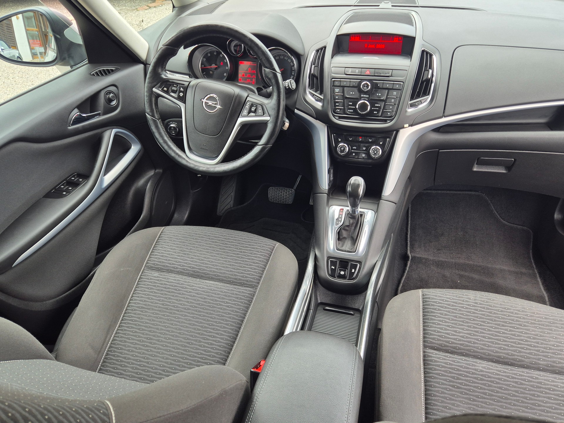 OPEL Zafira Tourer 1.4i 16V Turbo Drive Automatic-image-10