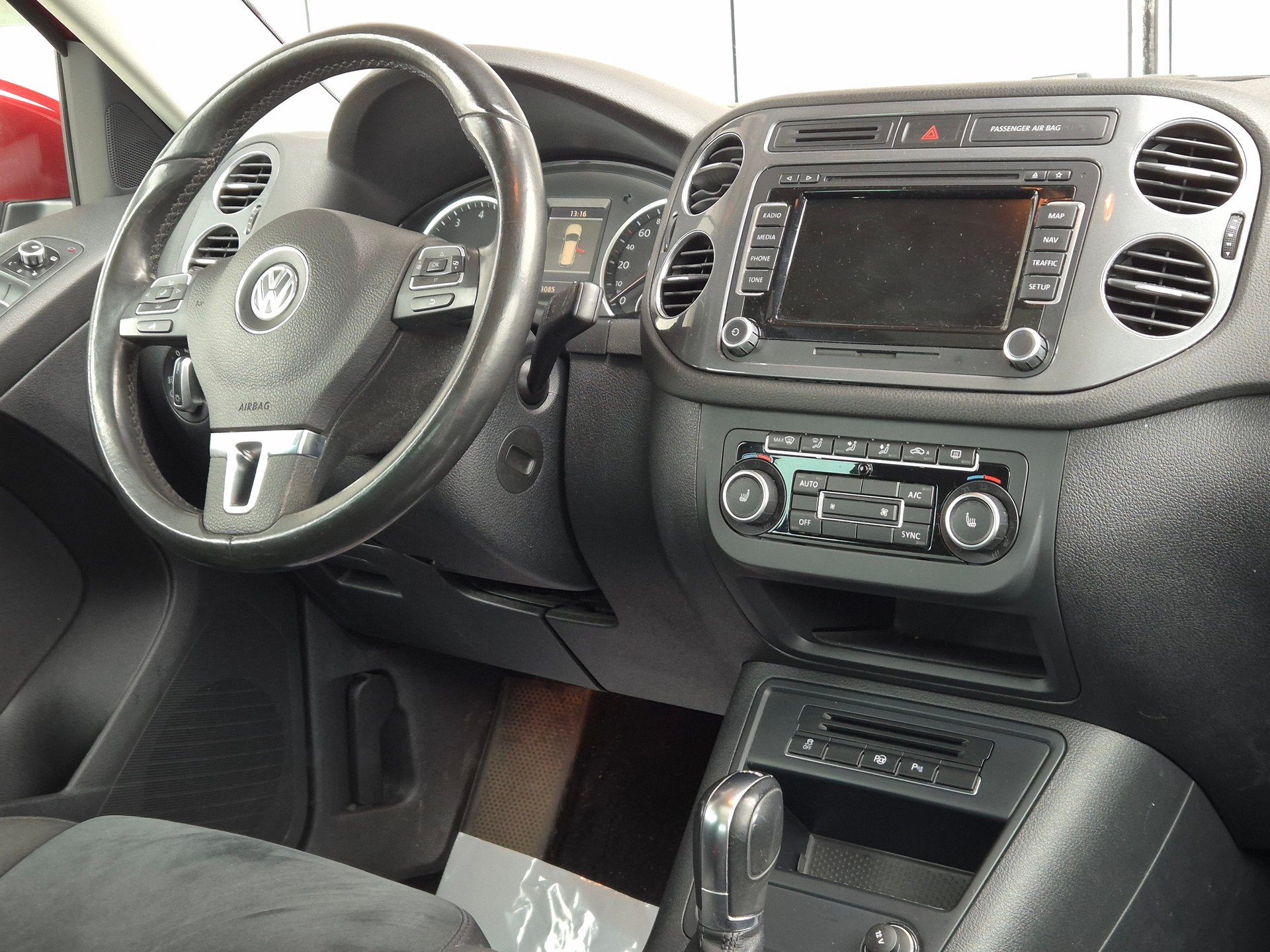 VW Tiguan 2.0 TSI Sport&Style 4Motion DSG-image-11