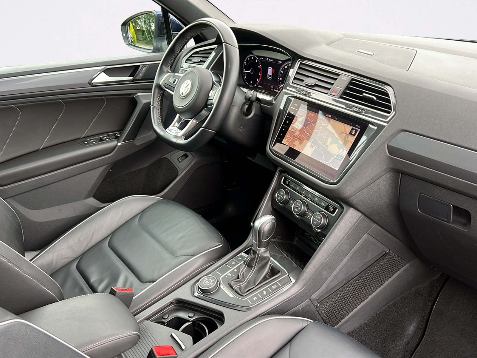 VW Tiguan 2.0TSI Highline 4Motion DSG-image-2