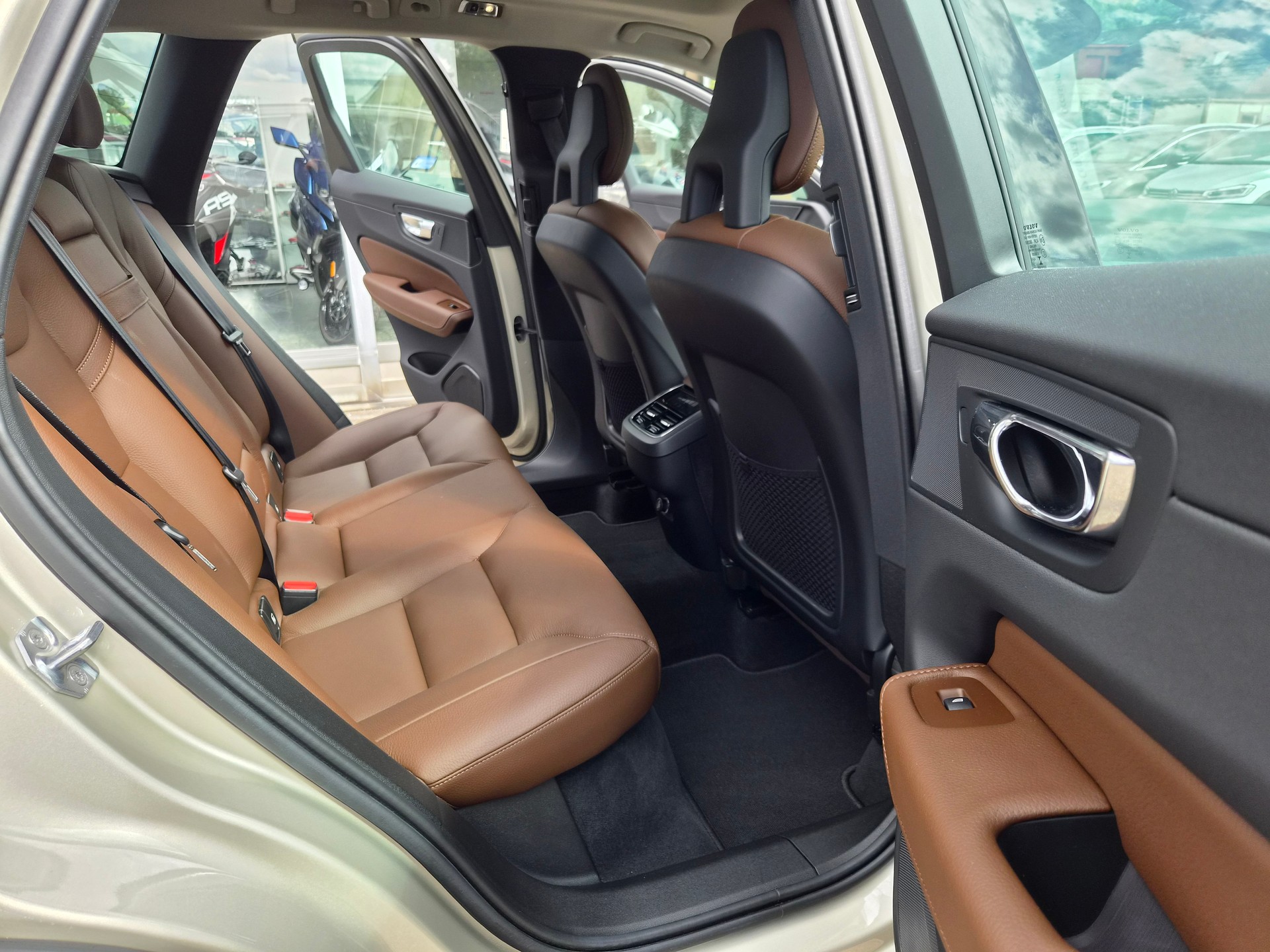 VOLVO XC60 D5 AWD Inscription Geartronic-image-10