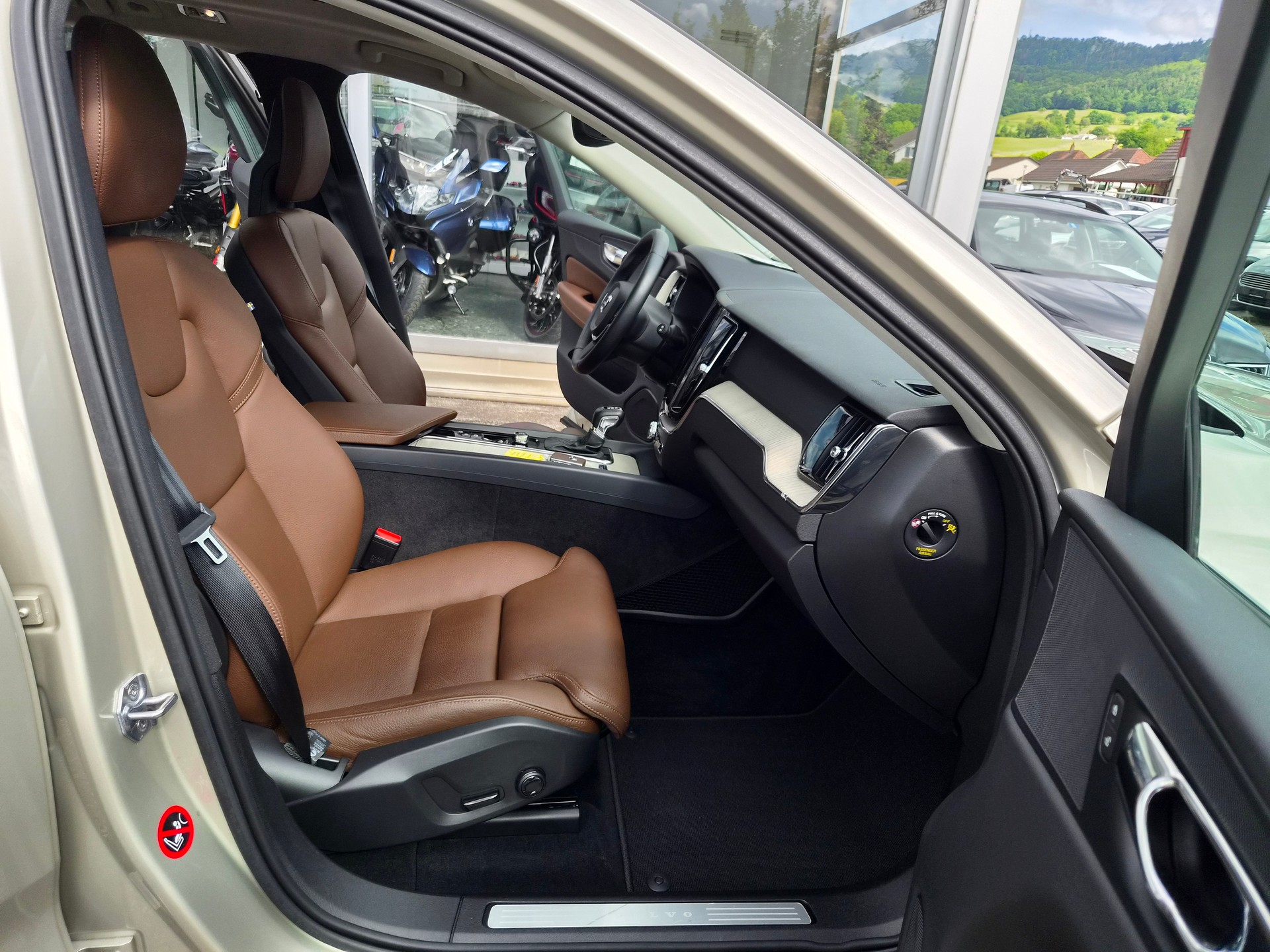VOLVO XC60 D5 AWD Inscription Geartronic-image-9