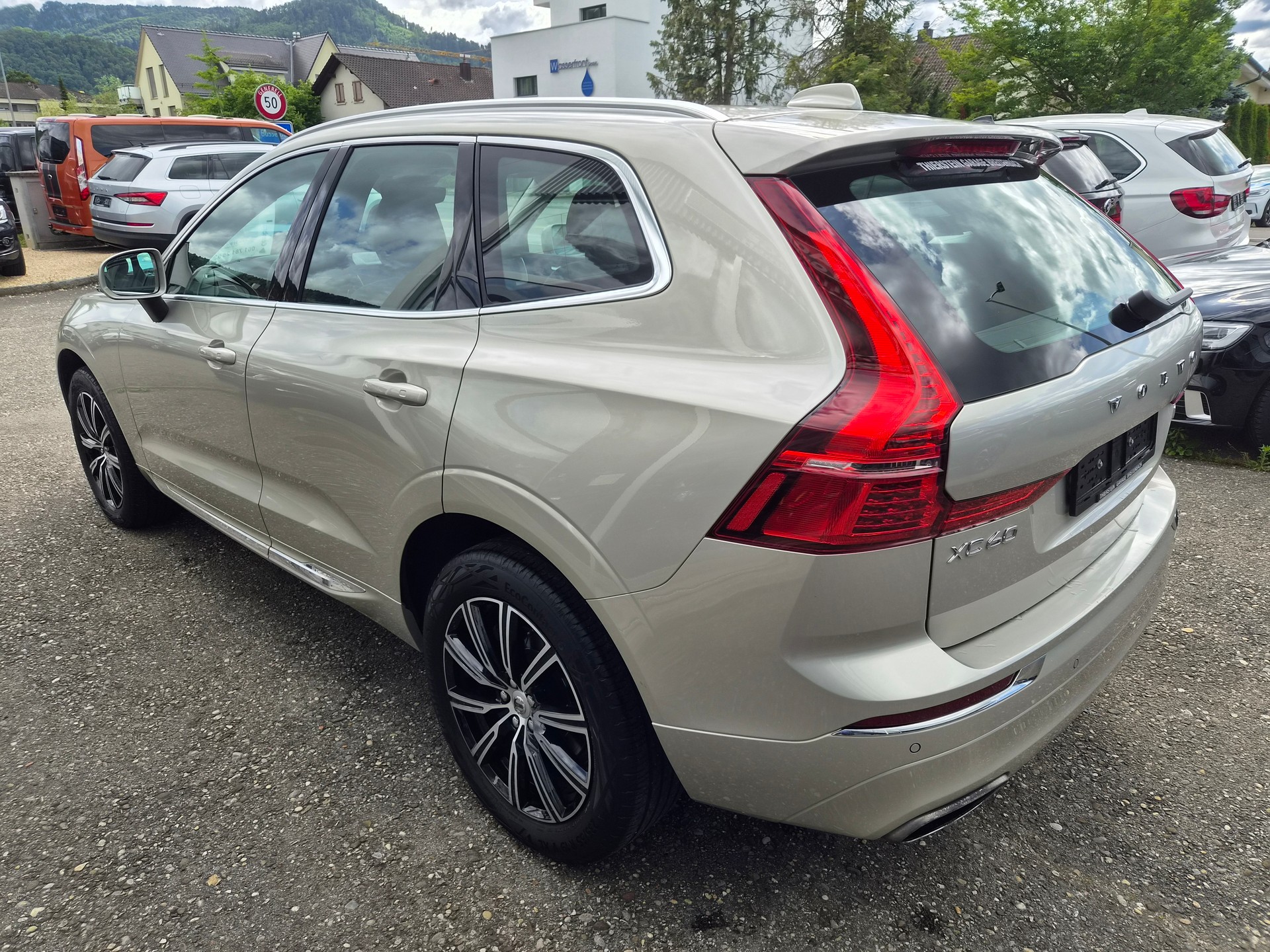 VOLVO XC60 D5 AWD Inscription Geartronic-image-3