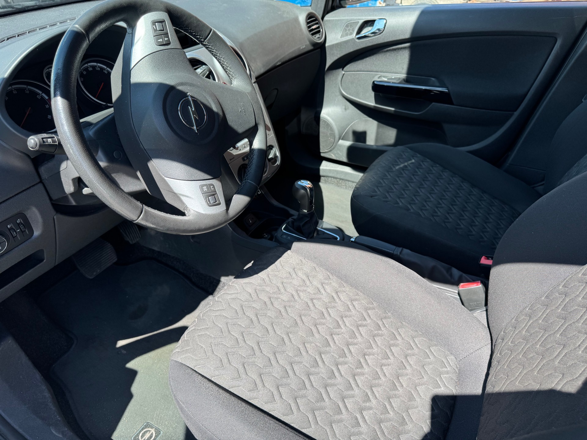 OPEL Corsa 1.4 TP Color Edition Automatic-image-7