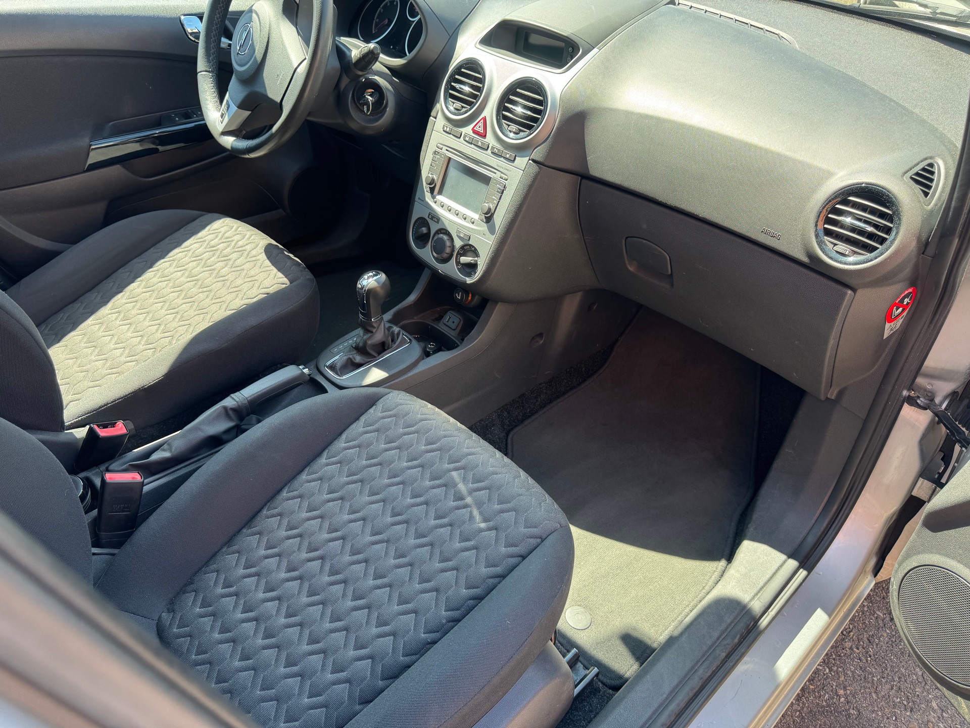OPEL Corsa 1.4 TP Color Edition Automatic-image-8
