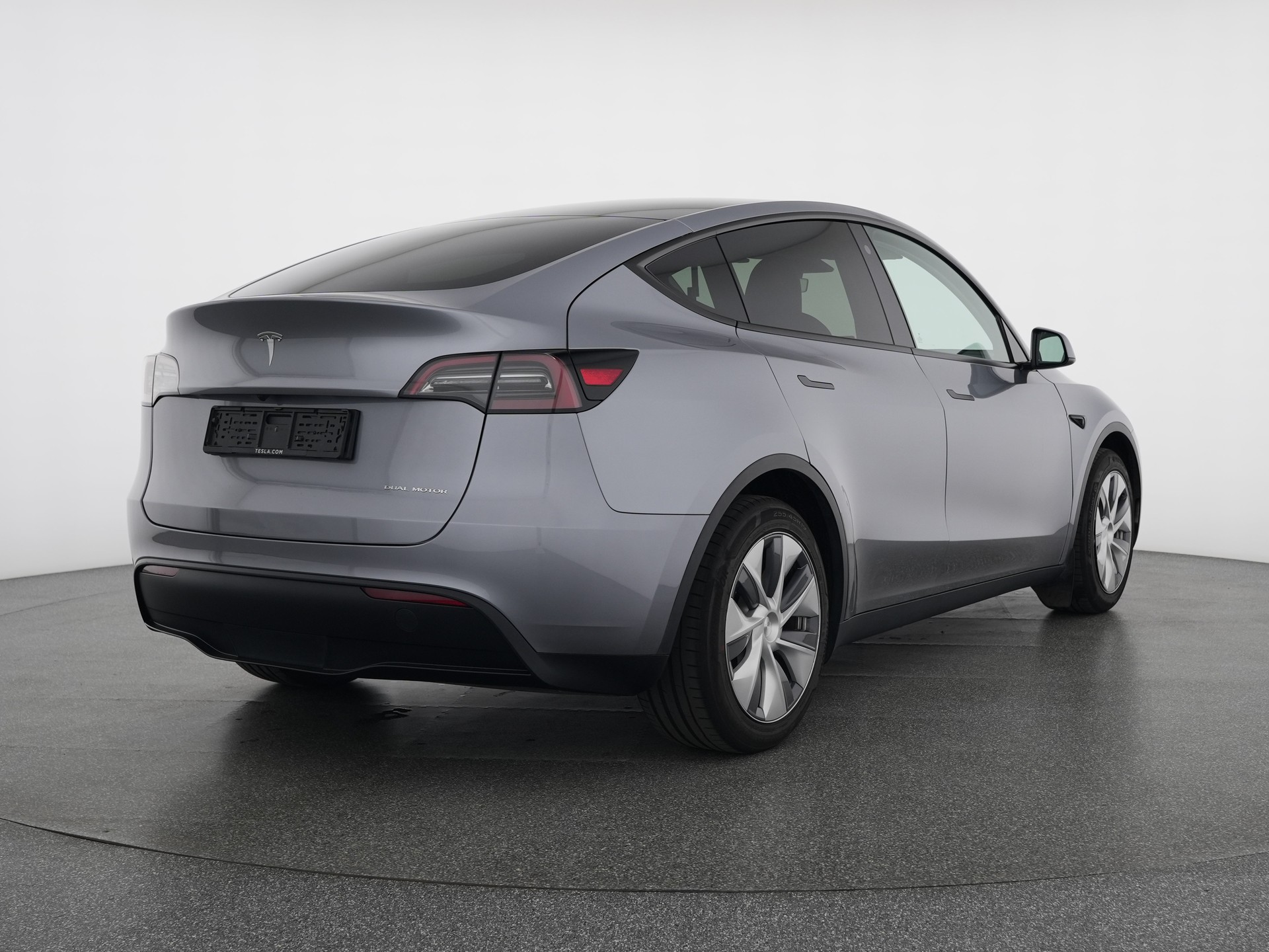 TESLA Model Y Long Range All-Wheel Drive-image-3