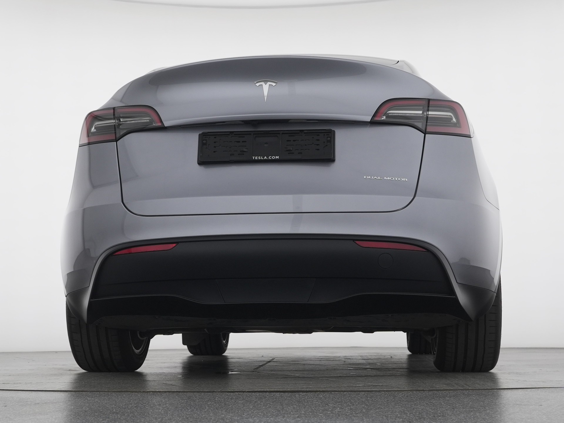 TESLA Model Y Long Range All-Wheel Drive-image-4