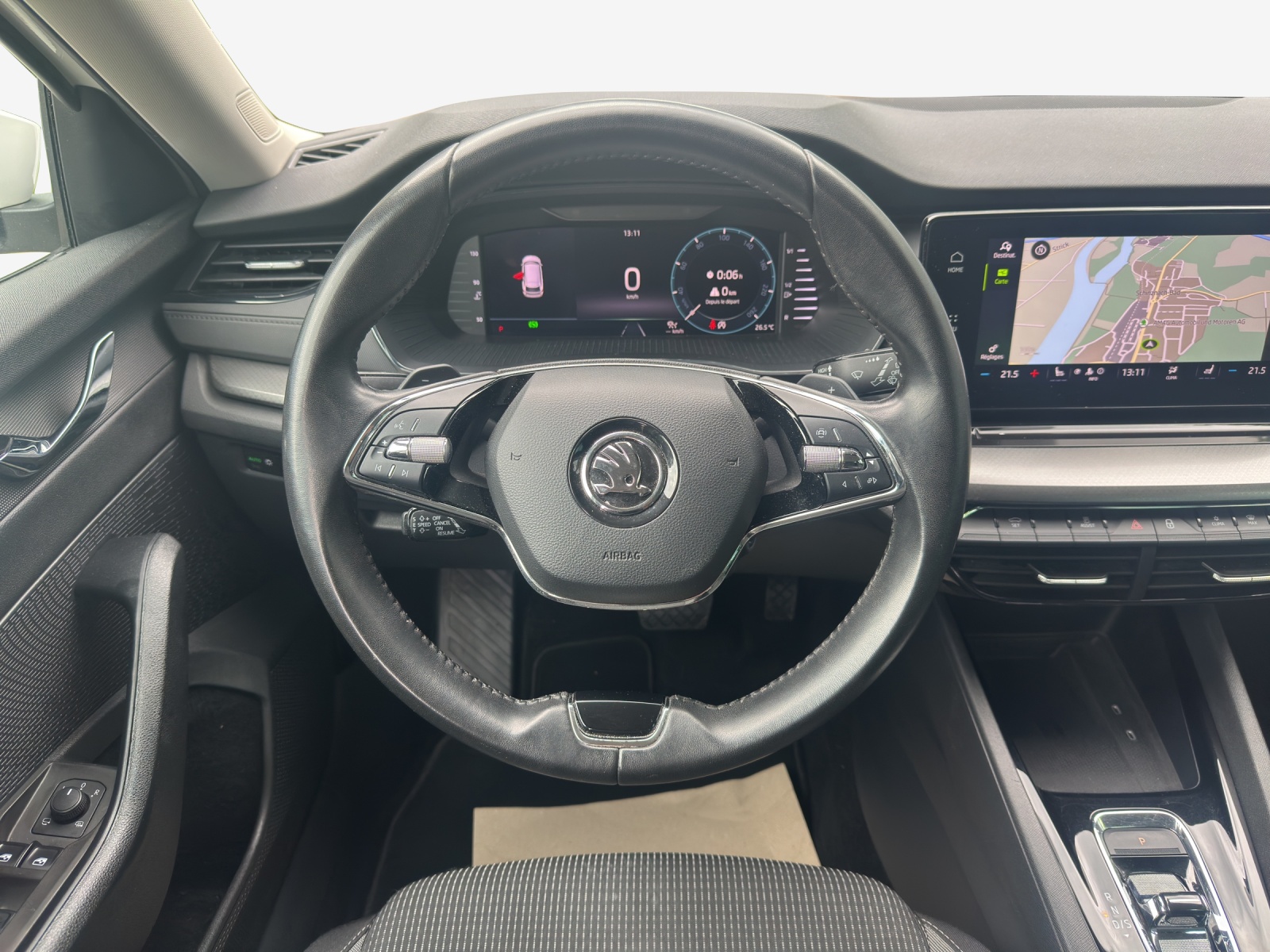 SKODA Octavia Combi 2.0 TDI DSG Ambition-image-8