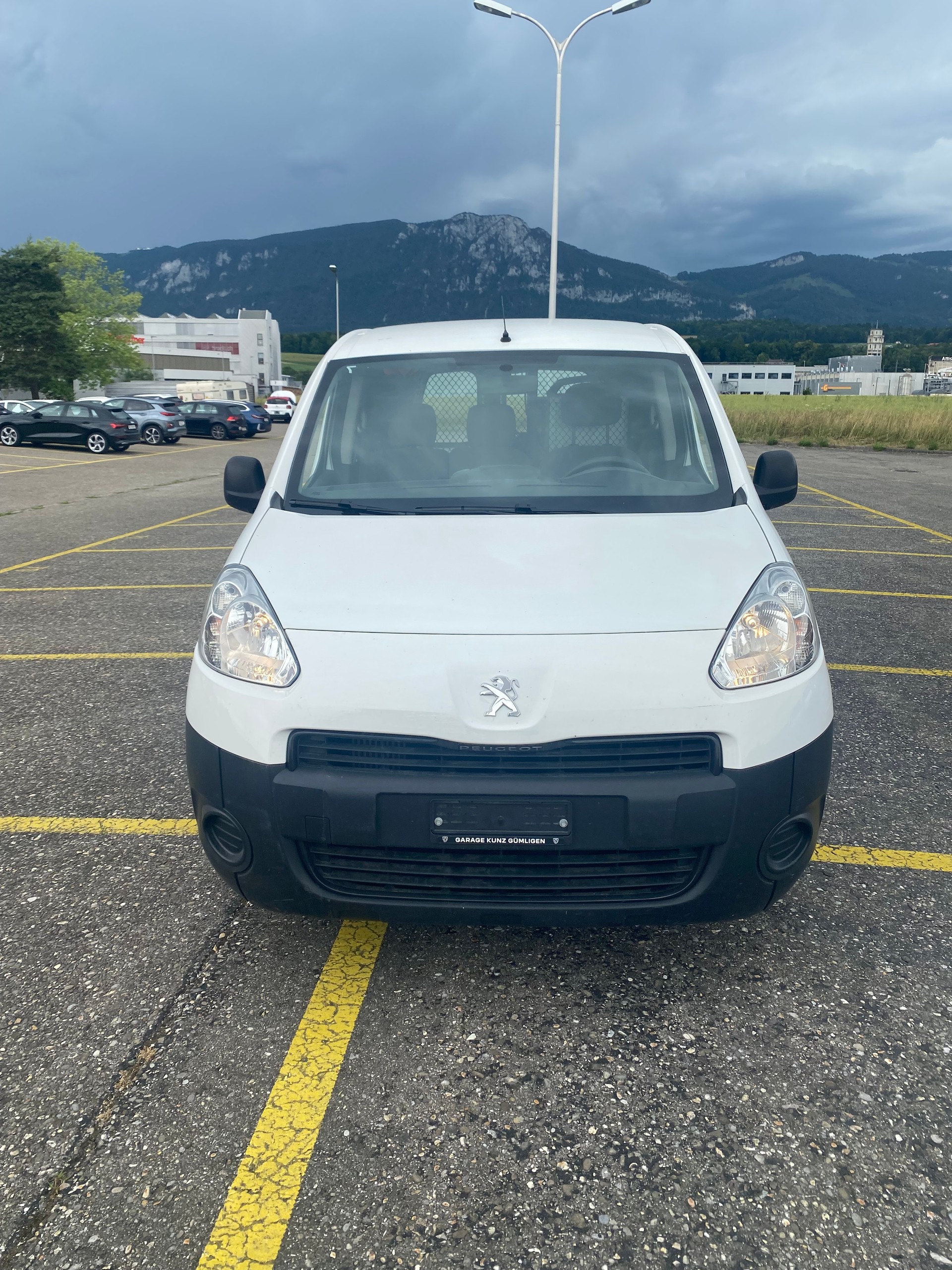 PEUGEOT Partner 1.6 e-HDI Urban Pack-image-2