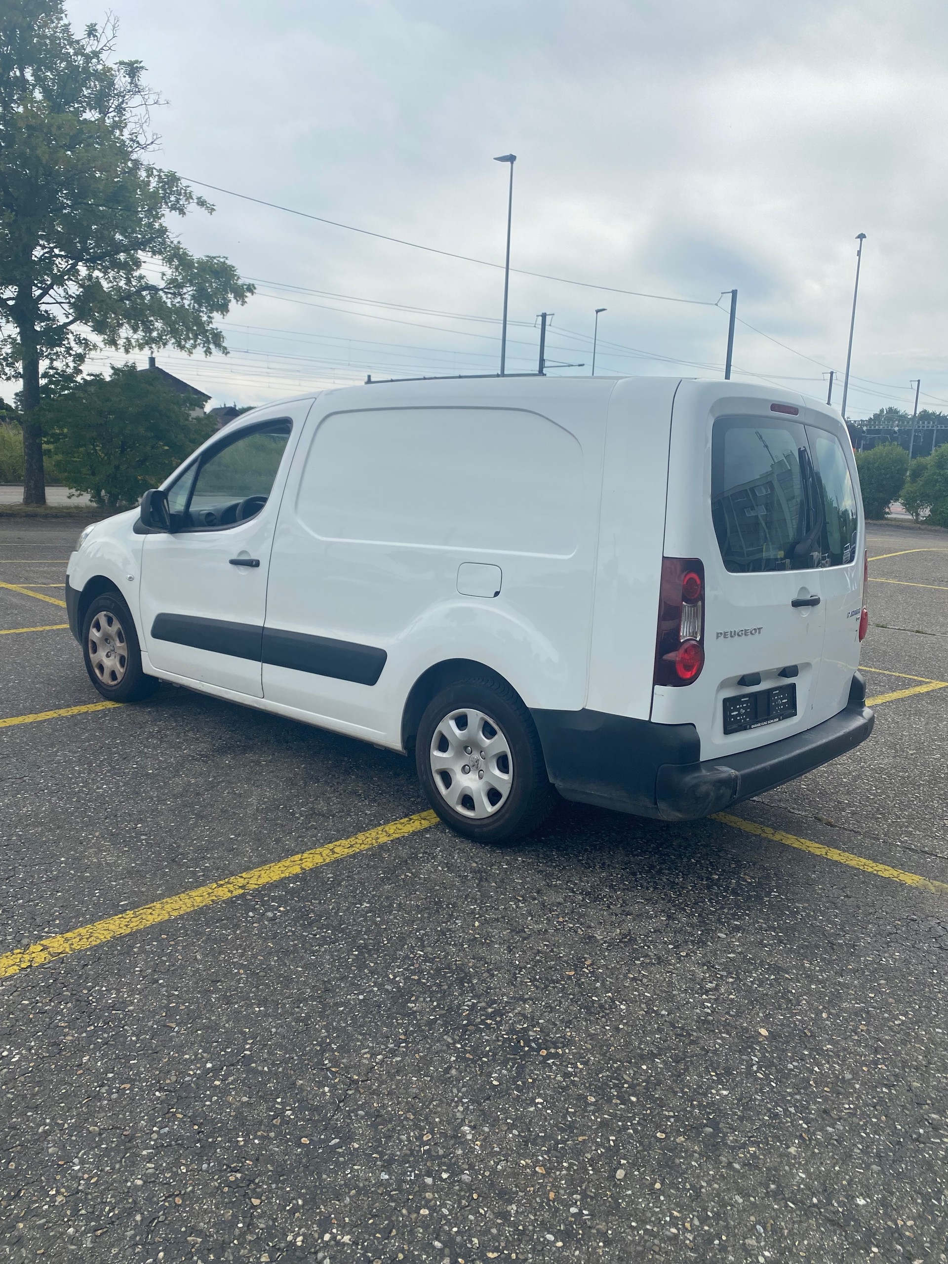 PEUGEOT Partner 1.6 e-HDI Urban Pack-image-10