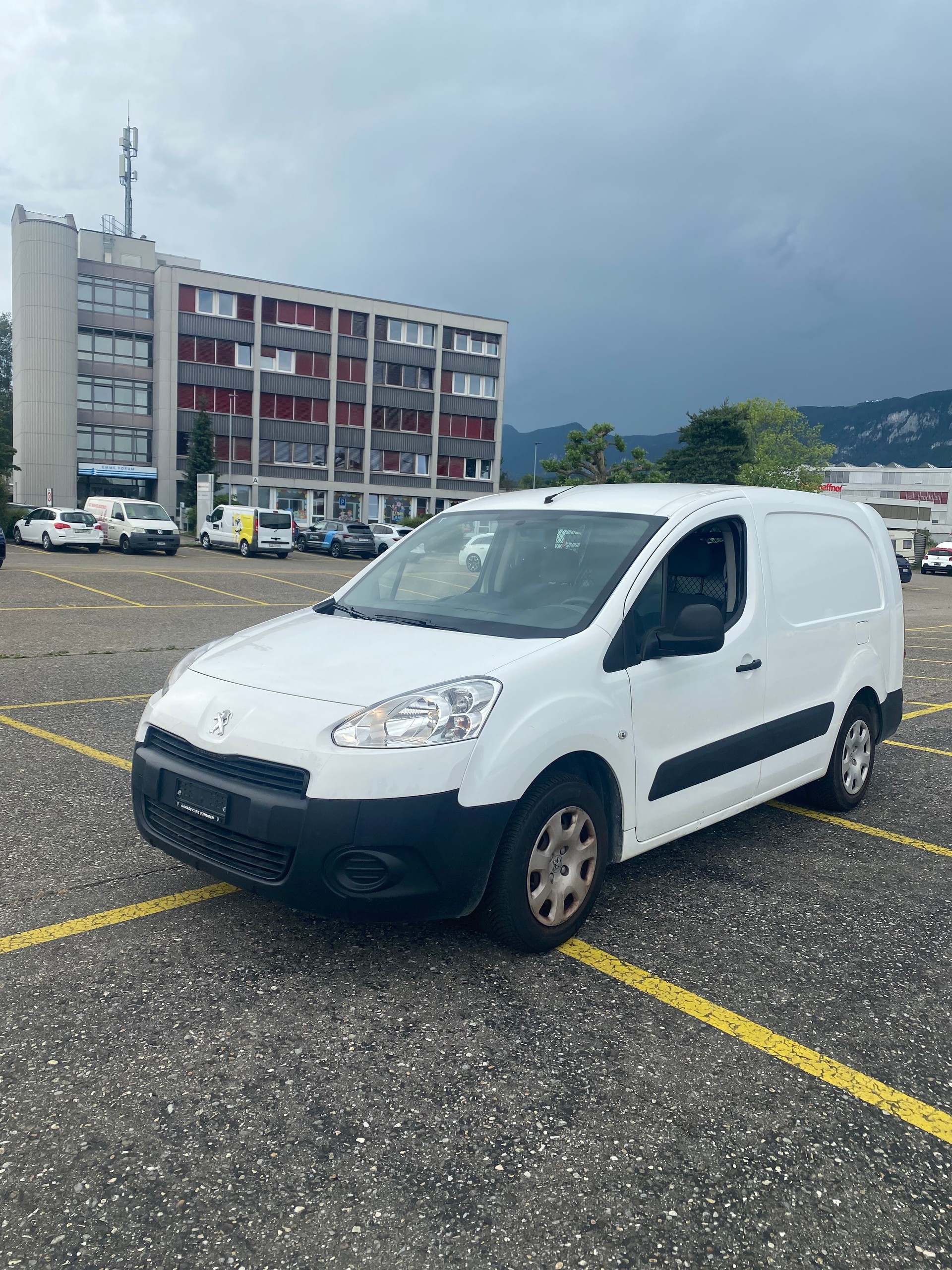 PEUGEOT Partner 1.6 e-HDI Urban Pack-image-1
