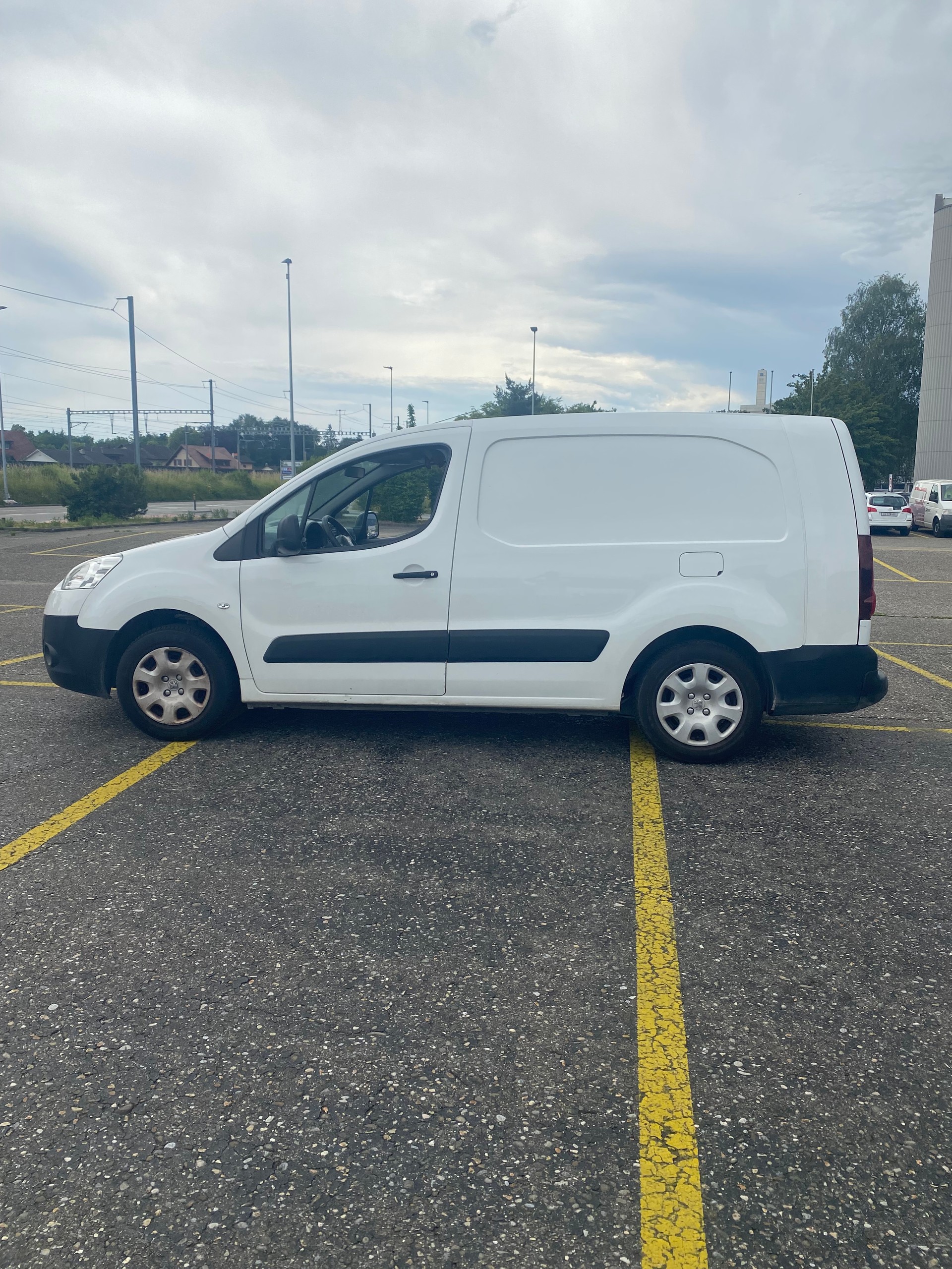 PEUGEOT Partner 1.6 e-HDI Urban Pack-image-3