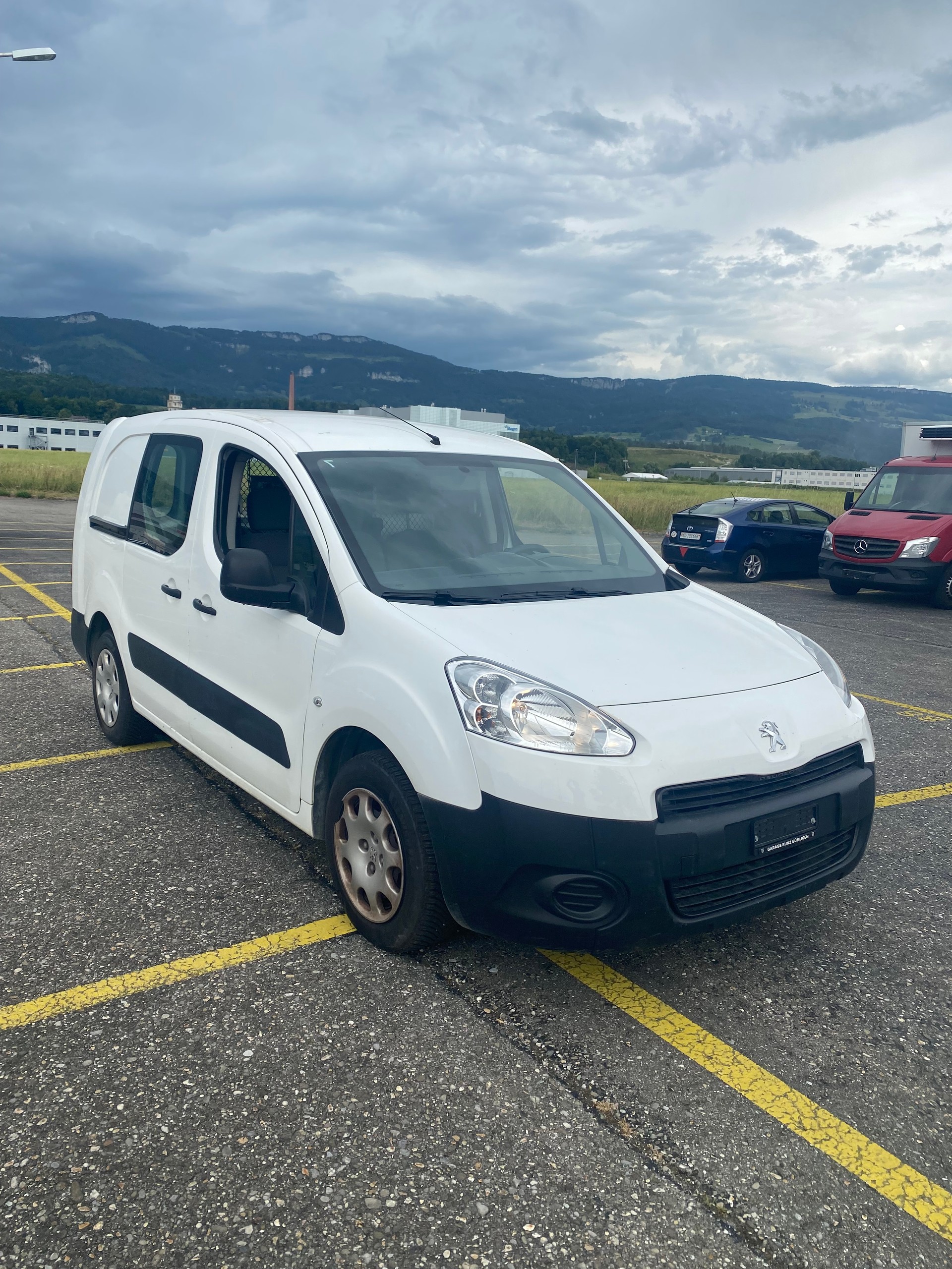 PEUGEOT Partner 1.6 e-HDI Urban Pack-image-0