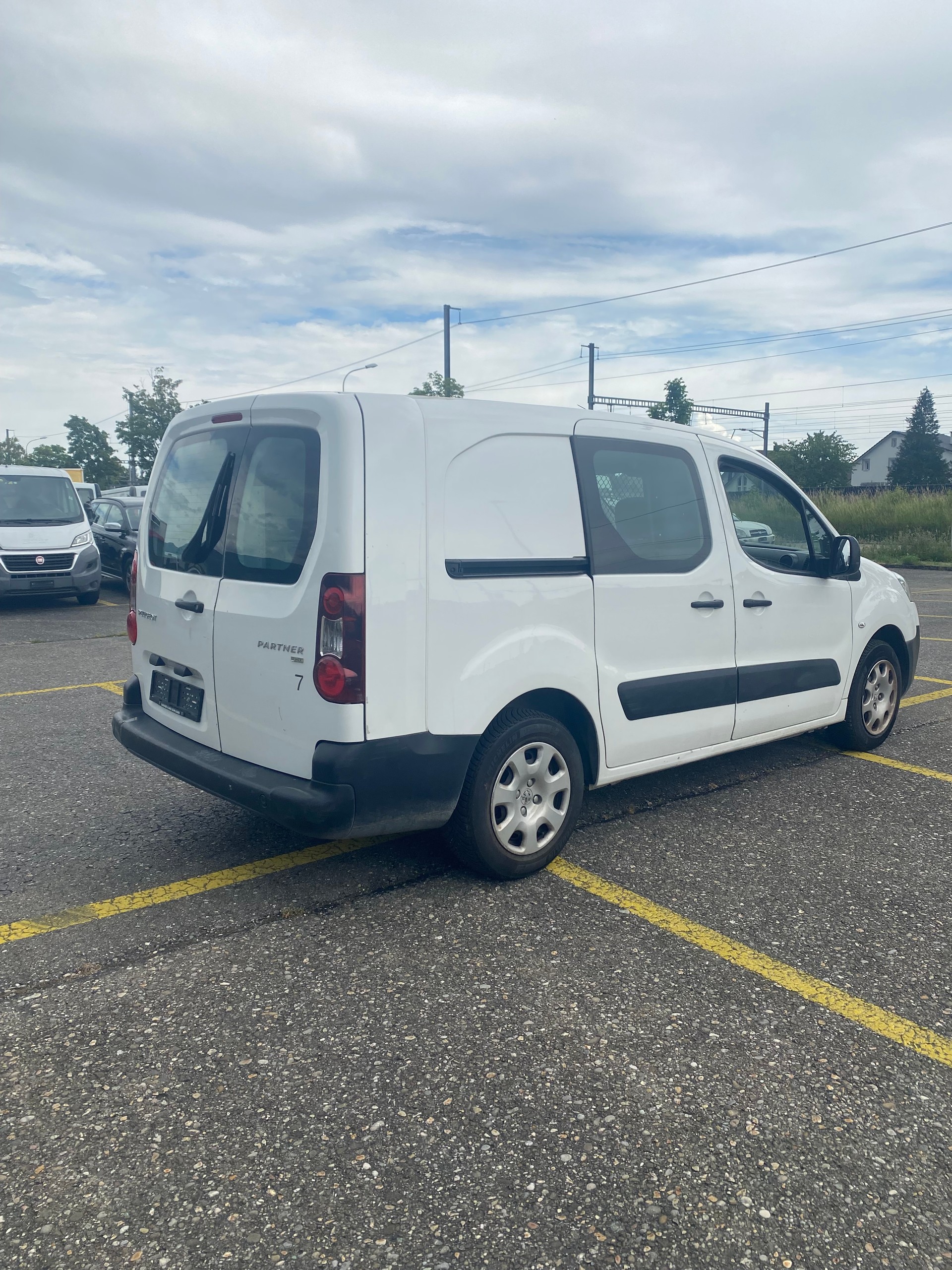PEUGEOT Partner 1.6 e-HDI Urban Pack-image-8