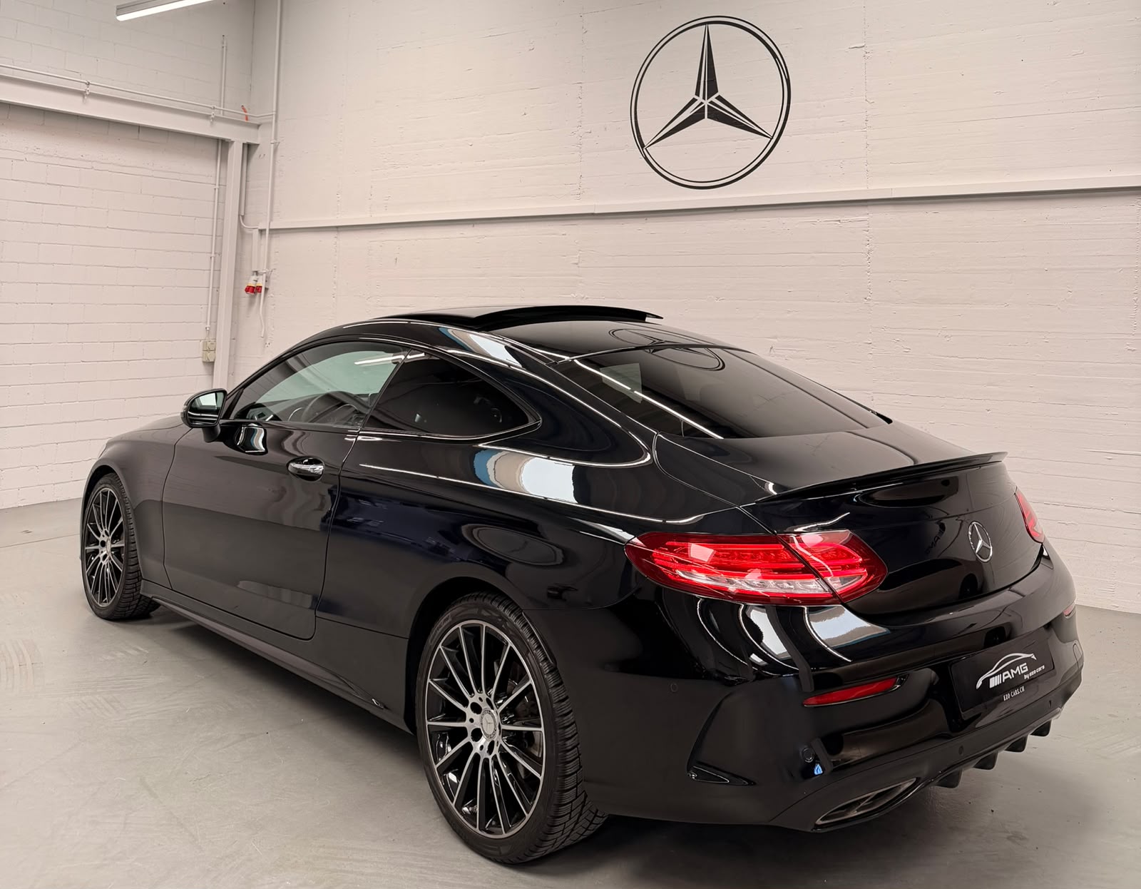 MERCEDES-BENZ C 300 Coupé AMG Line 9G-tronic-image-5