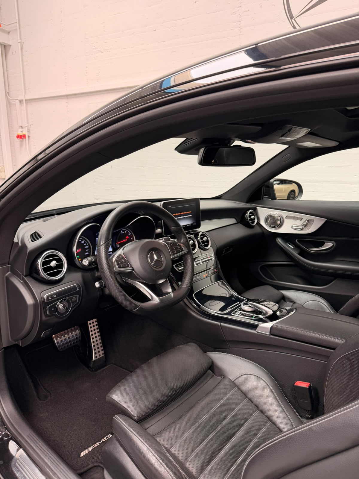 MERCEDES-BENZ C 300 Coupé AMG Line 9G-tronic-image-10