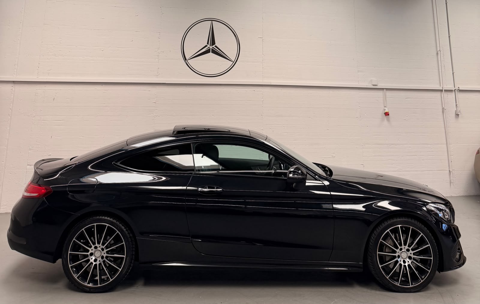 MERCEDES-BENZ C 300 Coupé AMG Line 9G-tronic-image-8