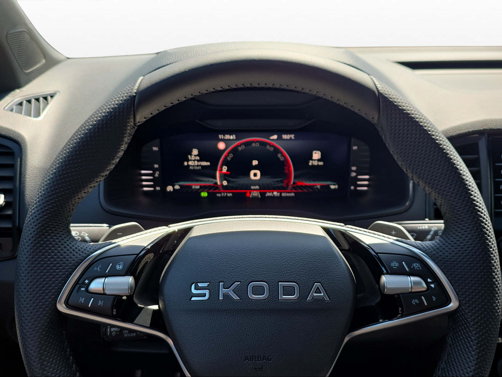SKODA Karoq 2.0 TSI SportLine 4x4 DSG-image-4