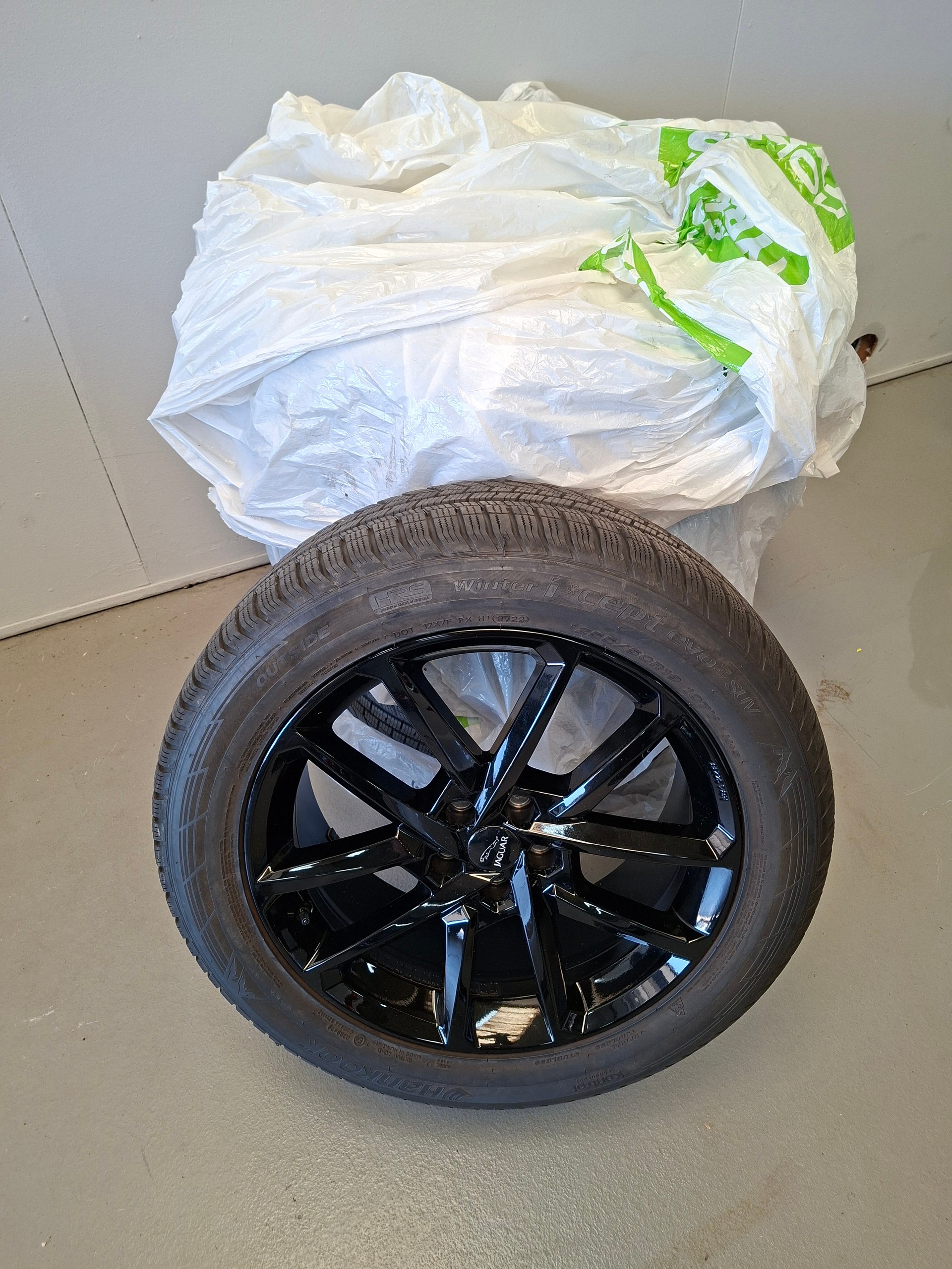 JAGUAR I-PACE EV400 SE AWD-image-19